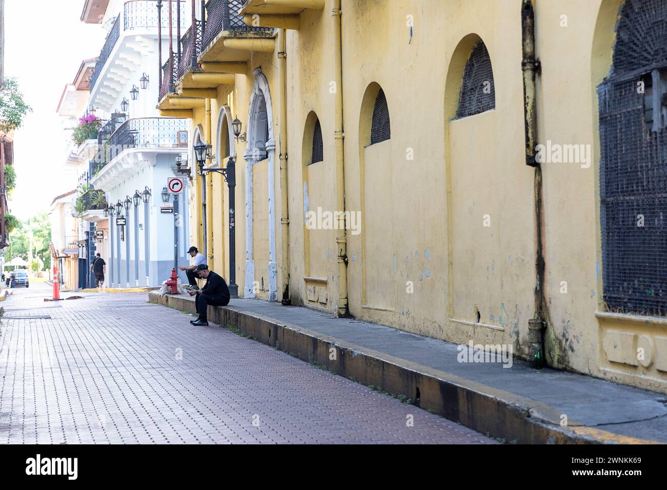 Interessante Straßen und wunderschöne farbenfrohe Kolonialgebäude in Casco Antiguo (Casco Viejo), Altstadt von panama Stadt, am heiligabend, Panama Stockfoto