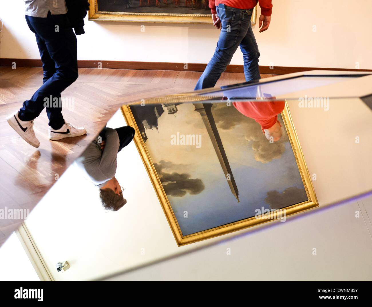 Rom, Italien. März 2024. Besucher besuchen das Museum von Rom im Palazzo Braschi in Rom, Italien, 3. März 2024. Die meisten Museen und staatlichen archäologischen Stätten in ganz Italien öffneten ihre Türen am Sonntag kostenlos im Rahmen der monatlichen Initiative Domenica al Museo (Sonntag im Museum). Quelle: Li Jing/Xinhua/Alamy Live News Stockfoto