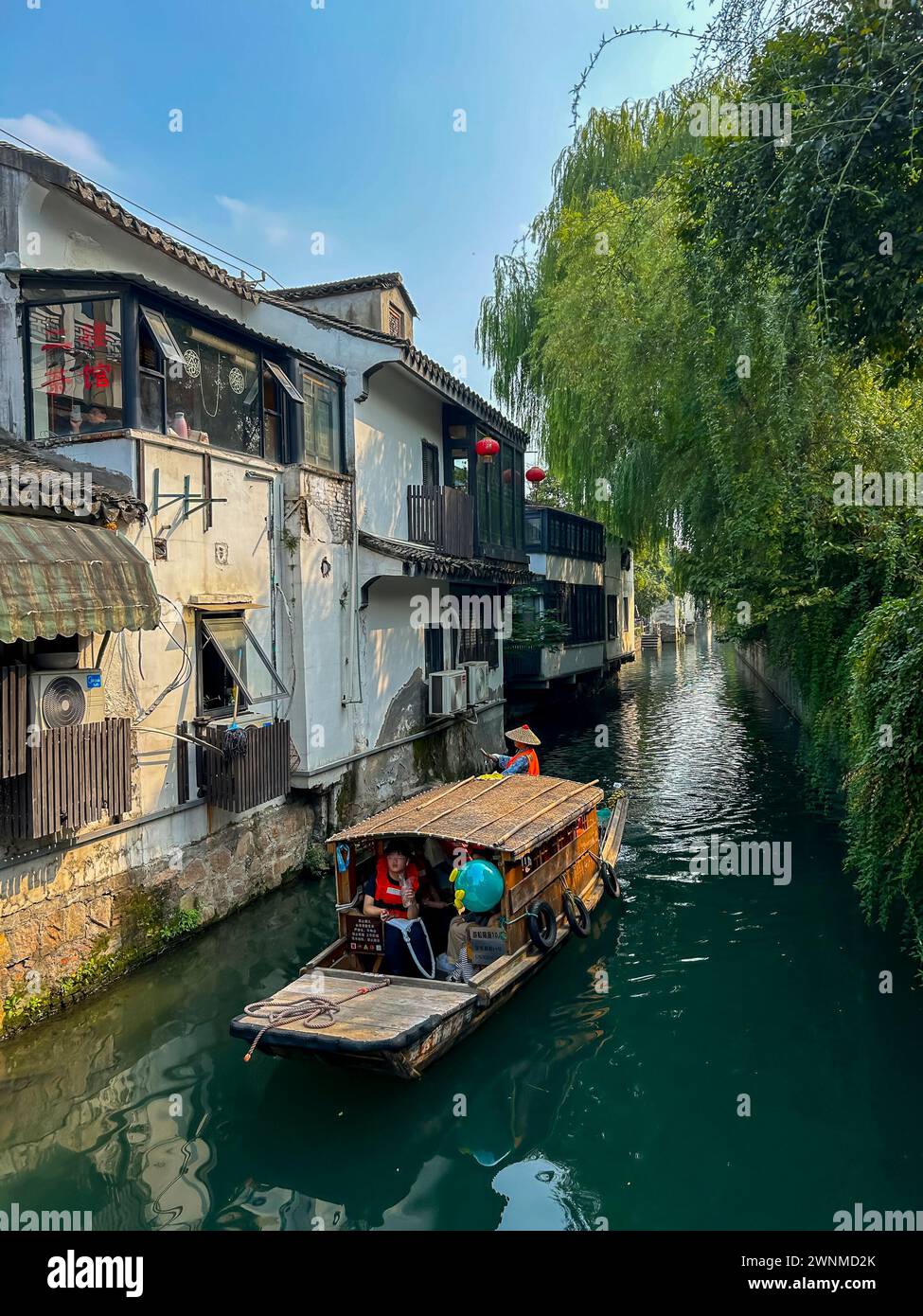 Suzhou, China, Chinesische Touristen, Straßenszenen, Altstadt, Canal Grande Stockfoto