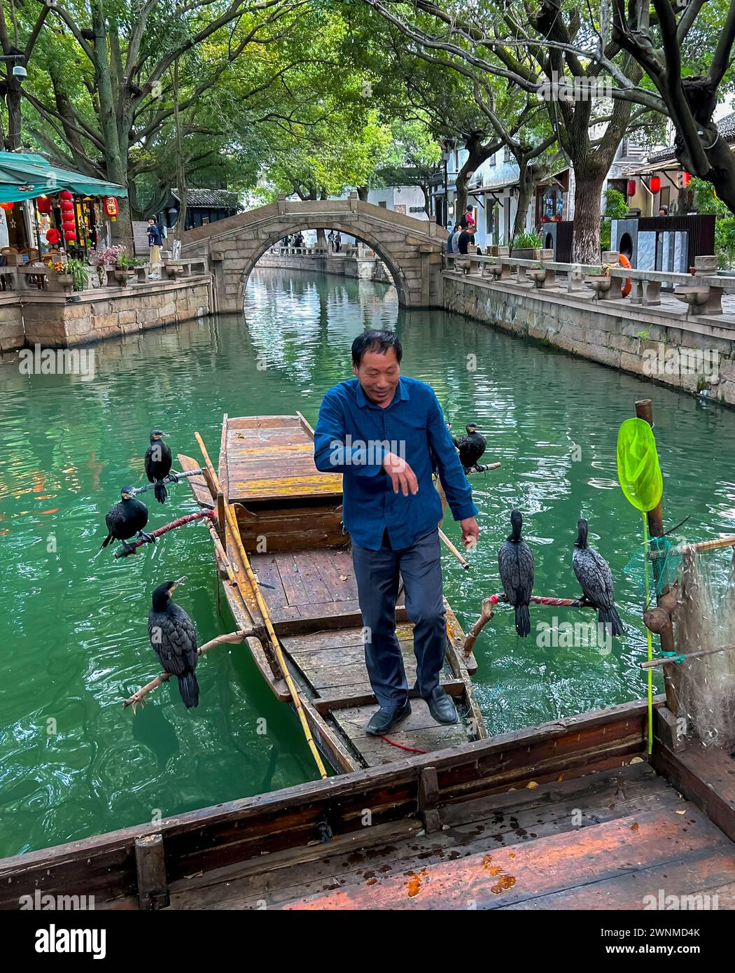 Suzhou, China, chinesischer Migrant, Fischer, die Boote für Touristen mieten, Straßenszenen, Altstadt, Canal Grande Stockfoto