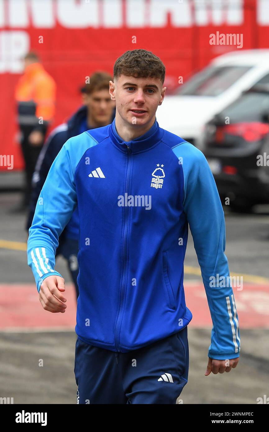 Joe Gardener aus Nottingham Forest während des Premier League-Spiels zwischen Nottingham Forest und Liverpool am Samstag, den 2. März 2024. (Foto: Jon Hobley | MI News) Credit: MI News & Sport /Alamy Live News Stockfoto