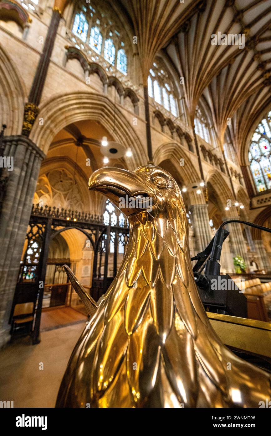 Das Adlerpult in Exeter Cathedral, Exeter, Devon, England, Großbritannien. Stockfoto