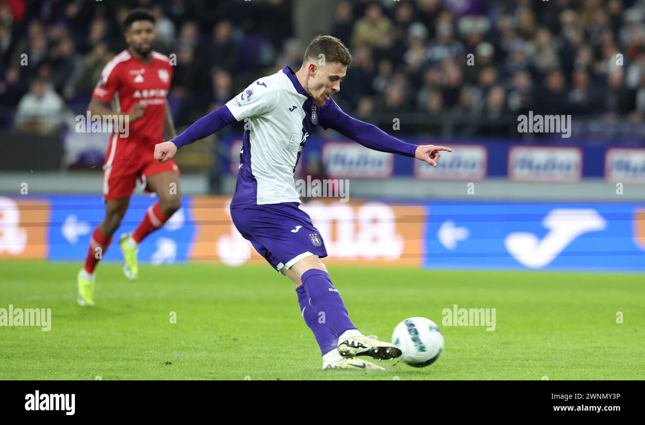 Brüssel, Belgien März 2024. Thorgan Hazard von Anderlecht erzielte das Tor 1-0 während eines Fußballspiels zwischen RSC Anderlecht und KAS Eupen am Sonntag, den 03. März 2024 in Brüssel, am 28. Tag der ersten Liga der Jupiler Pro League 2023-2024. BELGA PHOTO VIRGINIE LEFOUR Credit: Belga News Agency/Alamy Live News Stockfoto