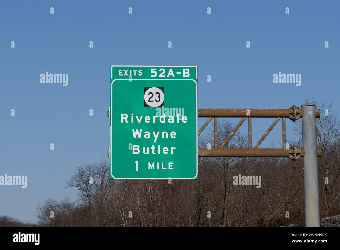Nehmen Sie die Ausfahrt 52 A-B auf der I-287 in Richtung NJ-23 in Richtung Riverdale, Wayne und Butler, New Jersey Stockfoto