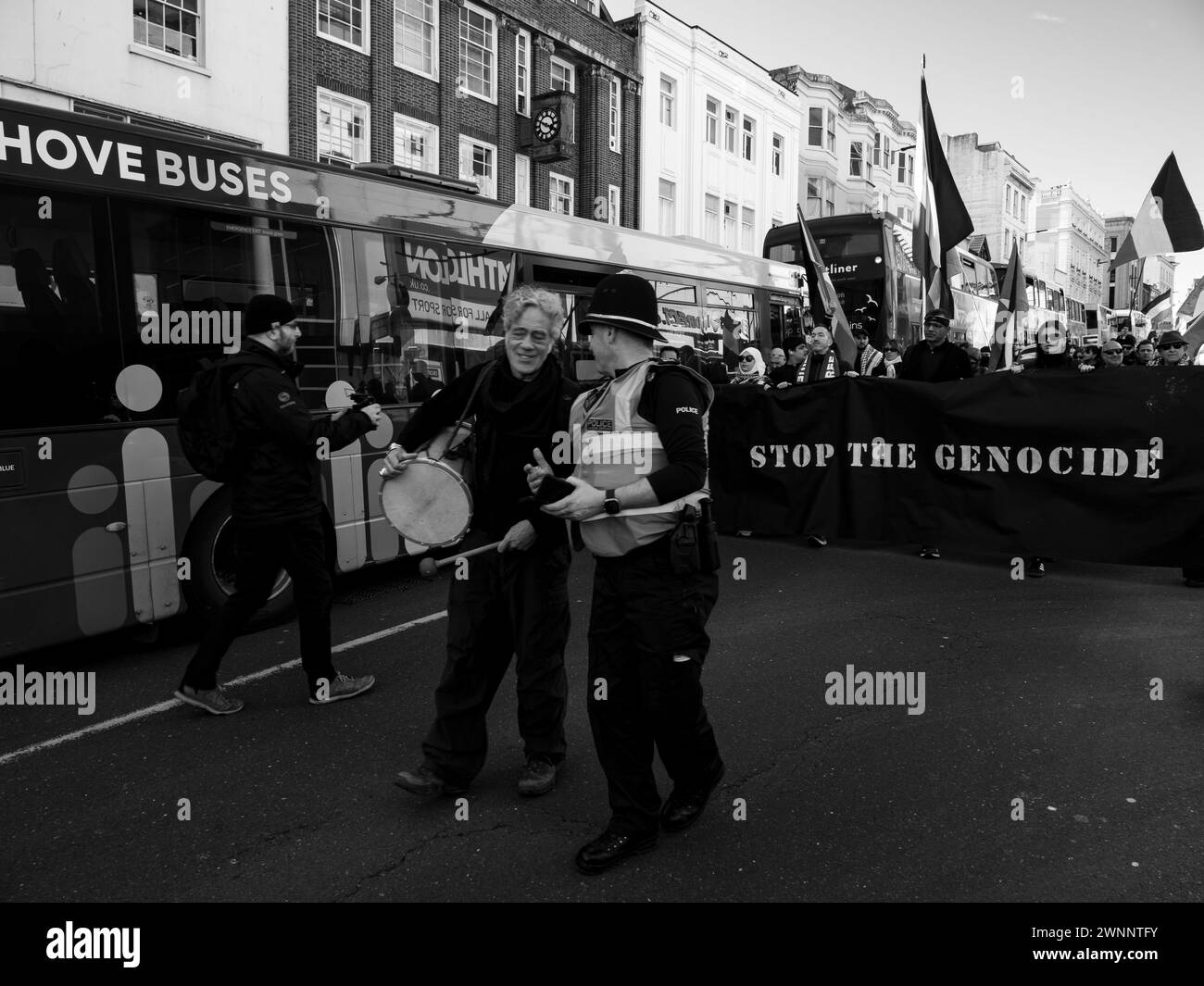 Gaza Beenden Sie den völkermordmarsch in Brighton und Hove, eine Auswahl von Bildern aus dem Tag, als die Menschen friedlich durch die Stadt Brighton marschierten, und zeigen Sie, dass Sie nicht laut sein müssen, um gehört zu werden! Bilder von Reportagen, Fotos von Neuigkeiten, Stockfoto