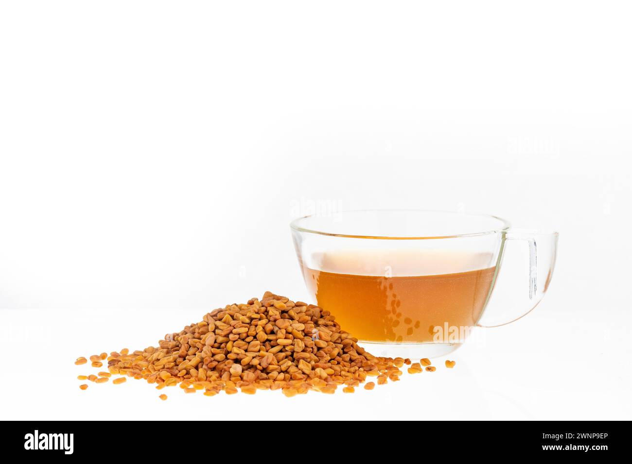 Trigonella foenum - Graecum - Bio Bockshornklee Tee und Samen Stockfoto