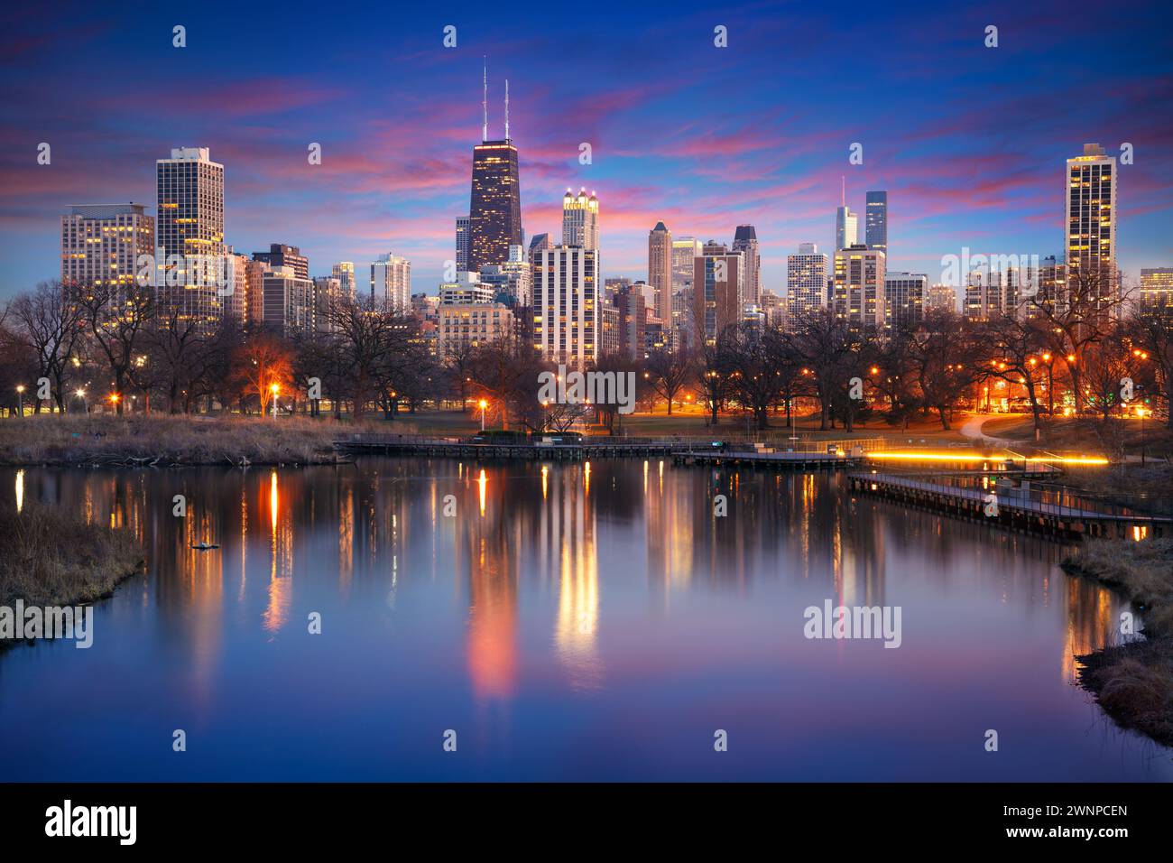 Chicago, Illinois, USA. Stadtbild der Skyline von Chicago bei Sonnenuntergang im Winter. Stockfoto