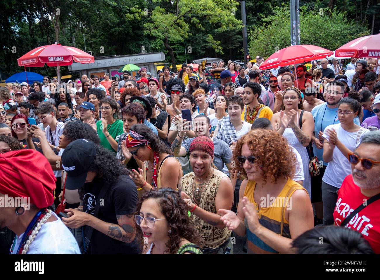 Sao Paulo, Sao Paulo, Brasilien. März 2024. Am Sonntag, dem 3. März, fand der erste Transmaskuline Marsch auf der Avenida Paulista Sao Paulo Brasil statt. Die Veranstaltung wurde vom brasilianischen Institut für Transmaskulinitäten - NÃºcleo SÃ£o Paulo (Ibrat-SP) organisiert und zielte darauf ab, Anerkennung, Sichtbarkeit und Respekt für die transmaskuline Gemeinschaft zu erlangen. (Kreditbild: © Wagner Vilas/ZUMA Press Wire) NUR REDAKTIONELLE VERWENDUNG! Nicht für kommerzielle ZWECKE! Stockfoto