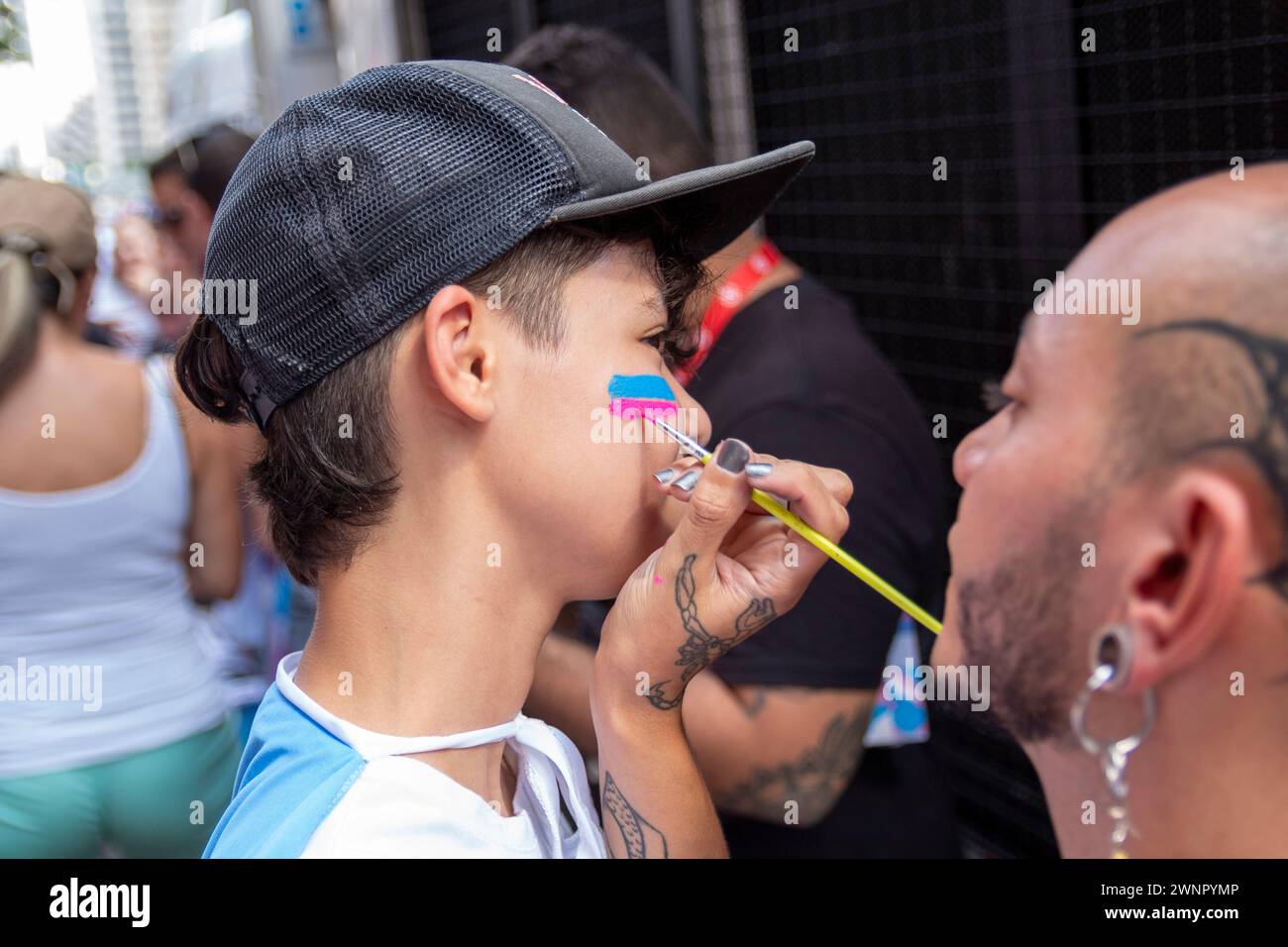 Sao Paulo, Sao Paulo, Brasilien. März 2024. Am Sonntag, dem 3. März, fand der erste Transmaskuline Marsch auf der Avenida Paulista Sao Paulo Brasil statt. Die Veranstaltung wurde vom brasilianischen Institut für Transmaskulinitäten - NÃºcleo SÃ£o Paulo (Ibrat-SP) organisiert und zielte darauf ab, Anerkennung, Sichtbarkeit und Respekt für die transmaskuline Gemeinschaft zu erlangen. (Kreditbild: © Wagner Vilas/ZUMA Press Wire) NUR REDAKTIONELLE VERWENDUNG! Nicht für kommerzielle ZWECKE! Stockfoto