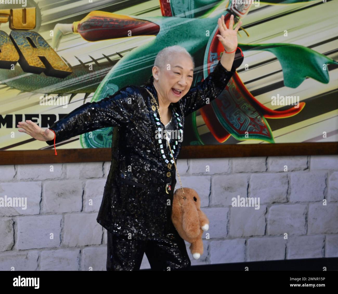 Los Angeles, Usa. März 2024. Darsteller Lori Tan Chinn nimmt am Sonntag, den 3. März 2024, bei der Premiere der Zeichentrickfilmkomödie Kung Fu Panda 4 im AMC The Grove in Los Angeles Teil. Story: Po bereitet sich darauf vor, der spirituelle Führer seines Tals des Friedens zu werden, braucht aber auch jemanden, der seinen Platz als Drachenkrieger einnimmt. Als solcher wird er einen neuen Kung-Fu-Praktizierenden für den Ort ausbilden und auf einen Schurken namens Chamäleon treffen, der Schurken aus der Vergangenheit heraufbeschwört. Foto: Jim Ruymen/UPI Credit: UPI/Alamy Live News Stockfoto