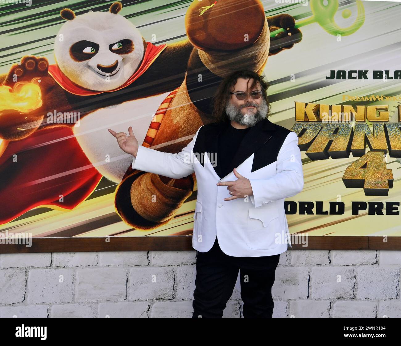 Los Angeles, Usa. März 2024. Jack Black nimmt am Sonntag, den 3. März 2024, bei der Premiere der Zeichentrickfilmkomödie „Kung Fu Panda 4“ im AMC The Grove in Los Angeles Teil. Story: Po bereitet sich darauf vor, der spirituelle Führer seines Tals des Friedens zu werden, braucht aber auch jemanden, der seinen Platz als Drachenkrieger einnimmt. Als solcher wird er einen neuen Kung-Fu-Praktizierenden für den Ort ausbilden und auf einen Schurken namens Chamäleon treffen, der Schurken aus der Vergangenheit heraufbeschwört. Foto: Jim Ruymen/UPI Credit: UPI/Alamy Live News Stockfoto