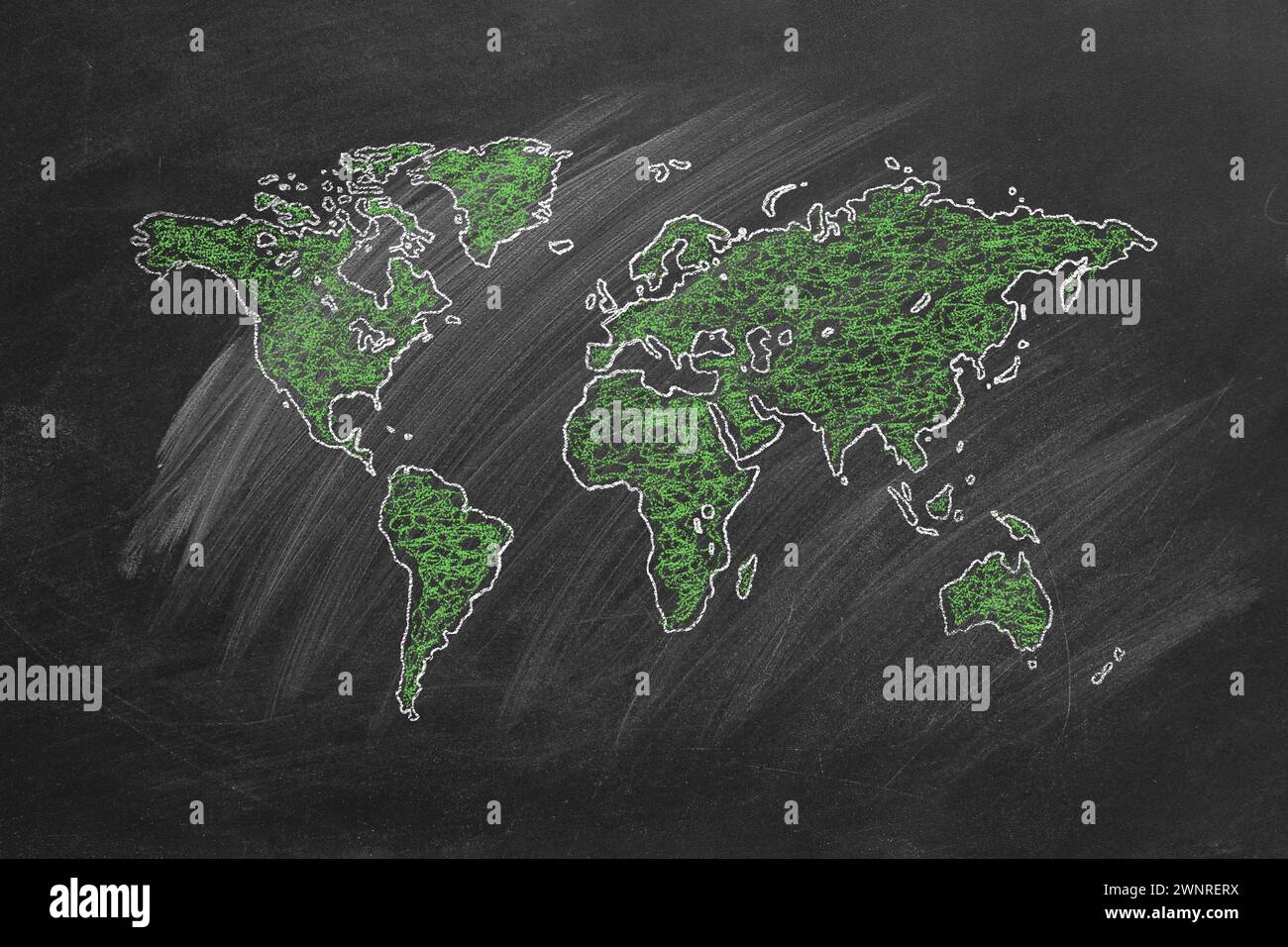 Weltkarte handgezeichnet in Kreide. Skizzieren Sie auf einer Tafel. Stockfoto