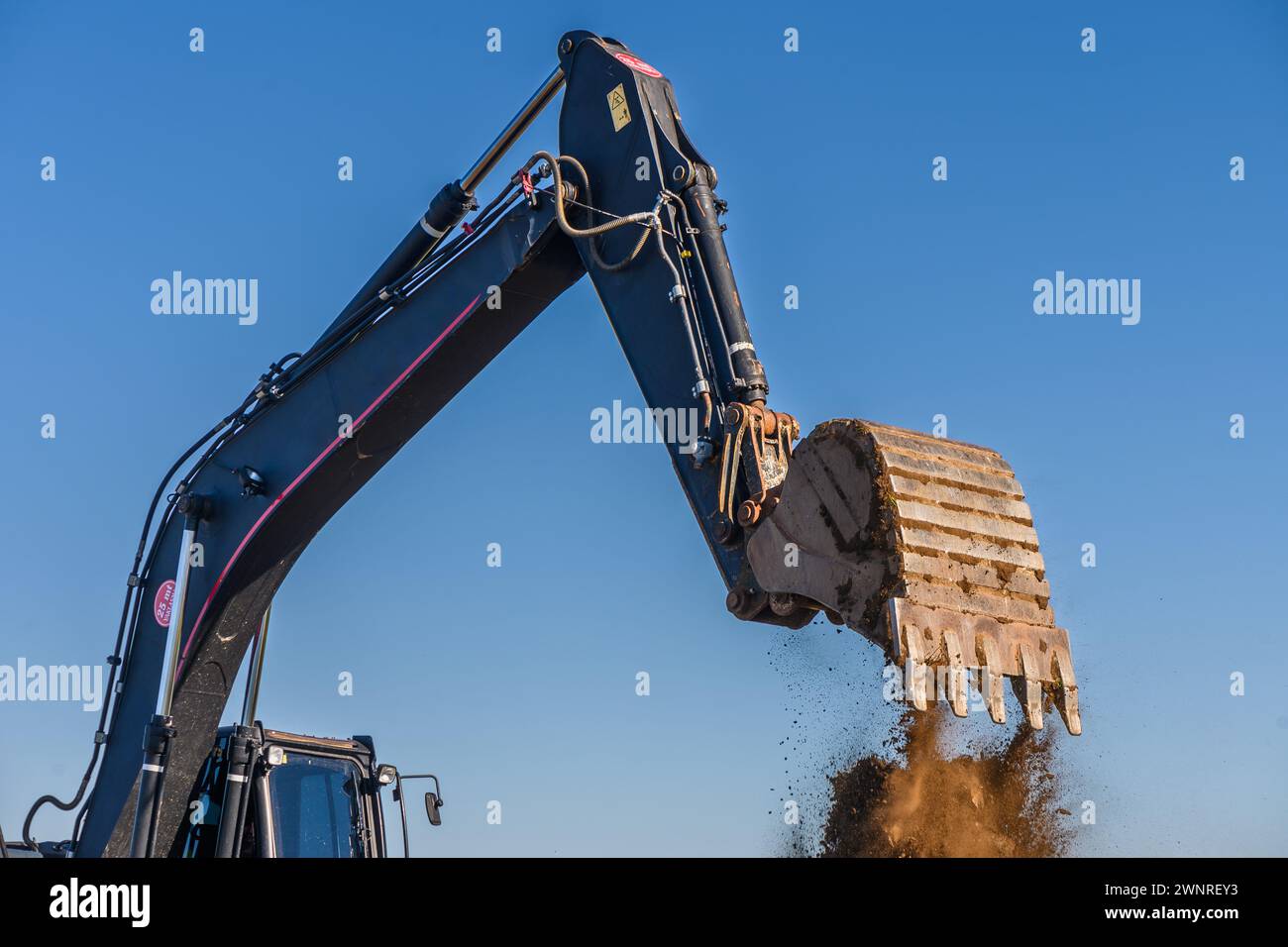 Nahaufnahme von Details zu Industriebaggern, die auf der Baustelle 2 arbeiten Stockfoto