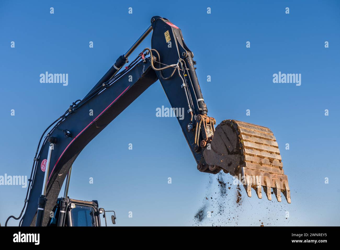 Nahaufnahme von Details zu Industriebaggern, die auf der Baustelle arbeiten 3 Stockfoto