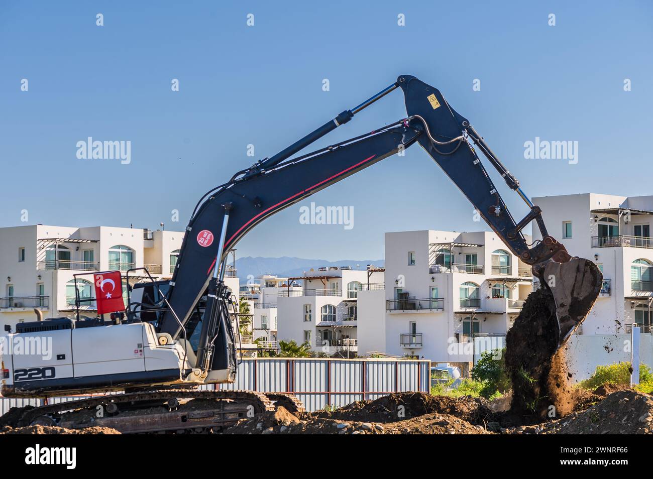 Bagger Graben von Boden auf einer Baustelle 3 Stockfoto