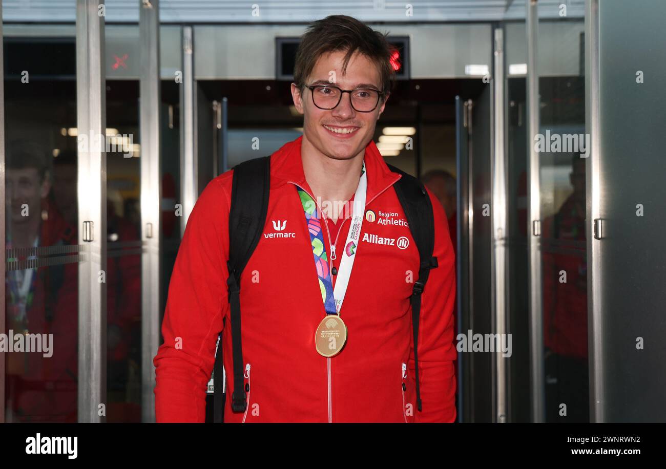 Charleroi, Belgien. März 2024. Der belgische Christian Iguacel wurde bei der Ankunft der Athletik-Hallenweltmeisterschaften in Glasgow, Schottland, Großbritannien, am Flughafen Charleroi Brüssel Süd in Charleroi am Sonntag, den 3. März 2024, dargestellt. Belgien gewann drei Goldmedaillen und eine Bronzemedaille bei den Weltmeisterschaften in der Halle. BELGA PHOTO VIRGINIE LEFOUR Credit: Belga News Agency/Alamy Live News Stockfoto