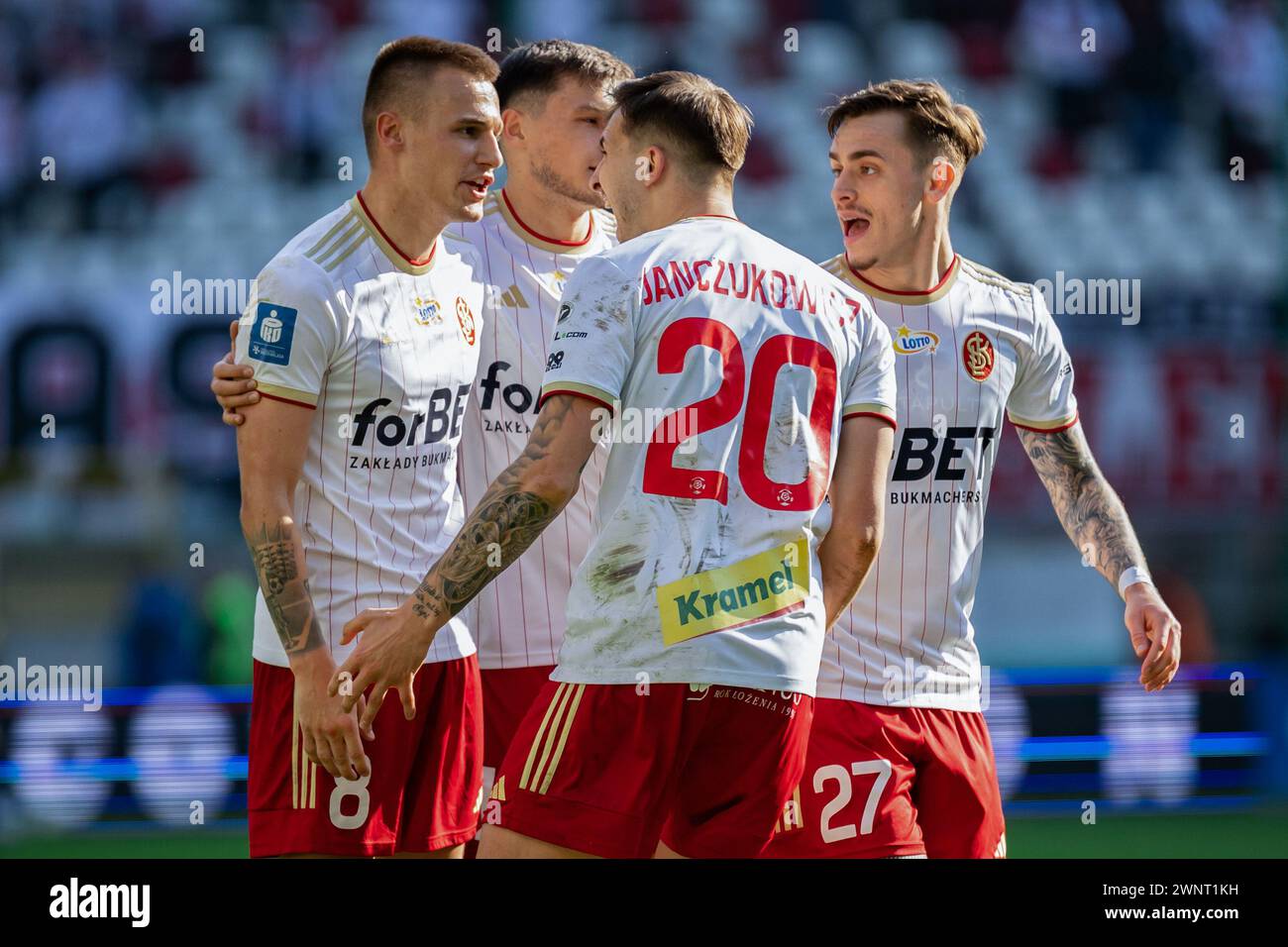 Lodz, Polen. März 2024. Kamil Dankowski (L), Piotr Janczukowicz (C) und Jakub Letniowski (R) von LKS feiern im Wladyslaw Krol Municipal Stadion ein Tor im polnischen PKO Ekstraklasa League Spiel zwischen LKS Lodz und Puszcza Niepolomice. Endstand; LKS Lodz vs Puszcza Niepolomice 3:2. (Foto: Mikolaj Barbanell/SOPA Images/SIPA USA) Credit: SIPA USA/Alamy Live News Stockfoto