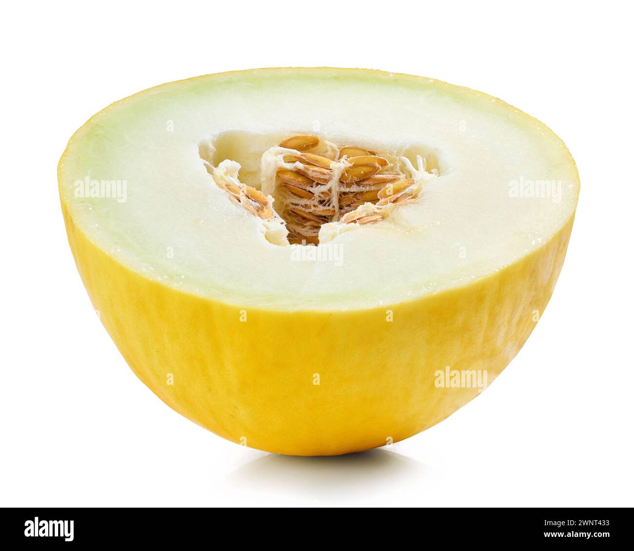 Die Hälfte frischer reifer, saftiger Melone, isoliert auf weißem Hintergrund Stockfoto