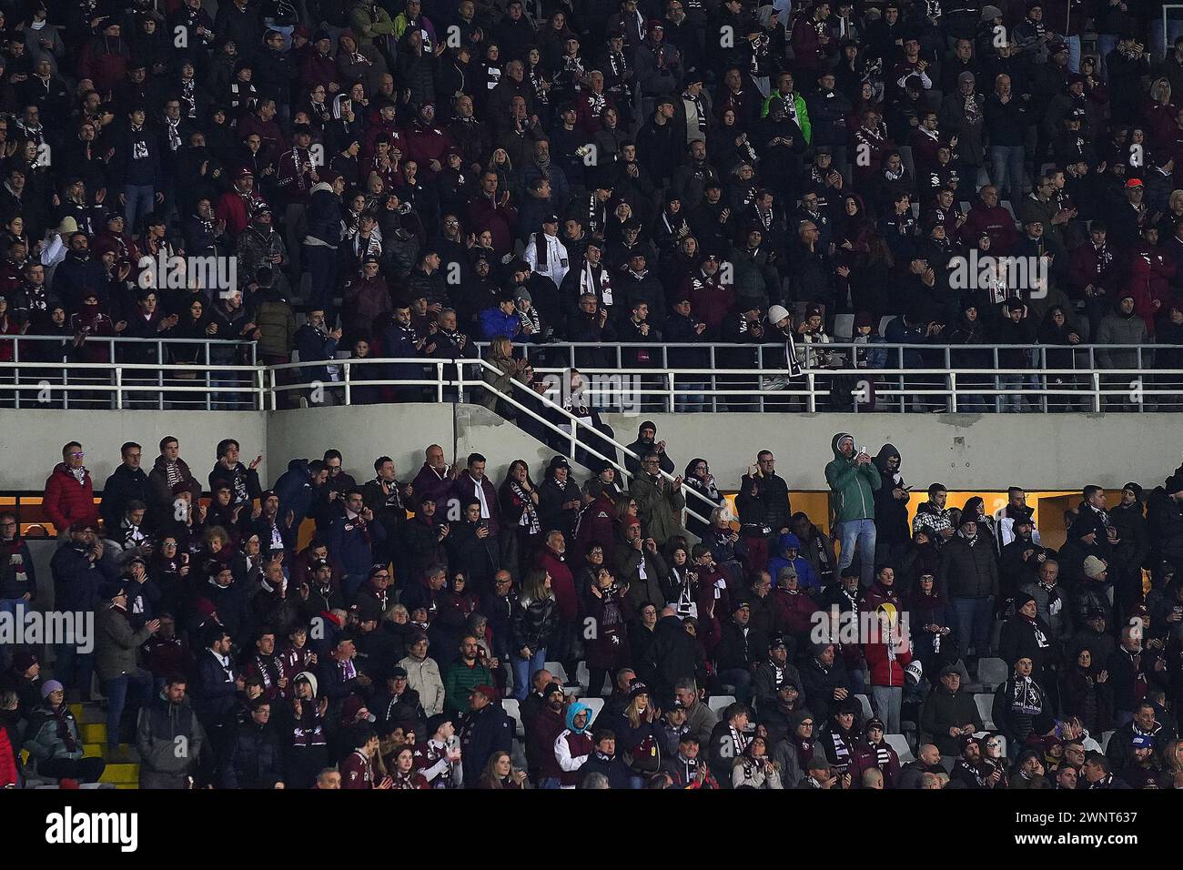 Torino, Italien. März 2024. Foto Spada/LaPresse 02 marzo 2024 - Turin, Italia - Sport, calcio - FC Turin vs Fiorentina - Campionato italiano di calcio Serie A TIM 2023/2024 - Stadio Olimpico Grande Turin. Nella foto: Tifosi torino senza bandiere 02. März 2024 Turin, Italien - Sport, calcio - FC Turin vs Fiorentina - italienische Fußballmeisterschaft der Serie A 2023/2024 - Olimpico Grande Torino Stadium. Auf dem Bild: Supporters Credit: LaPresse/Alamy Live News Stockfoto