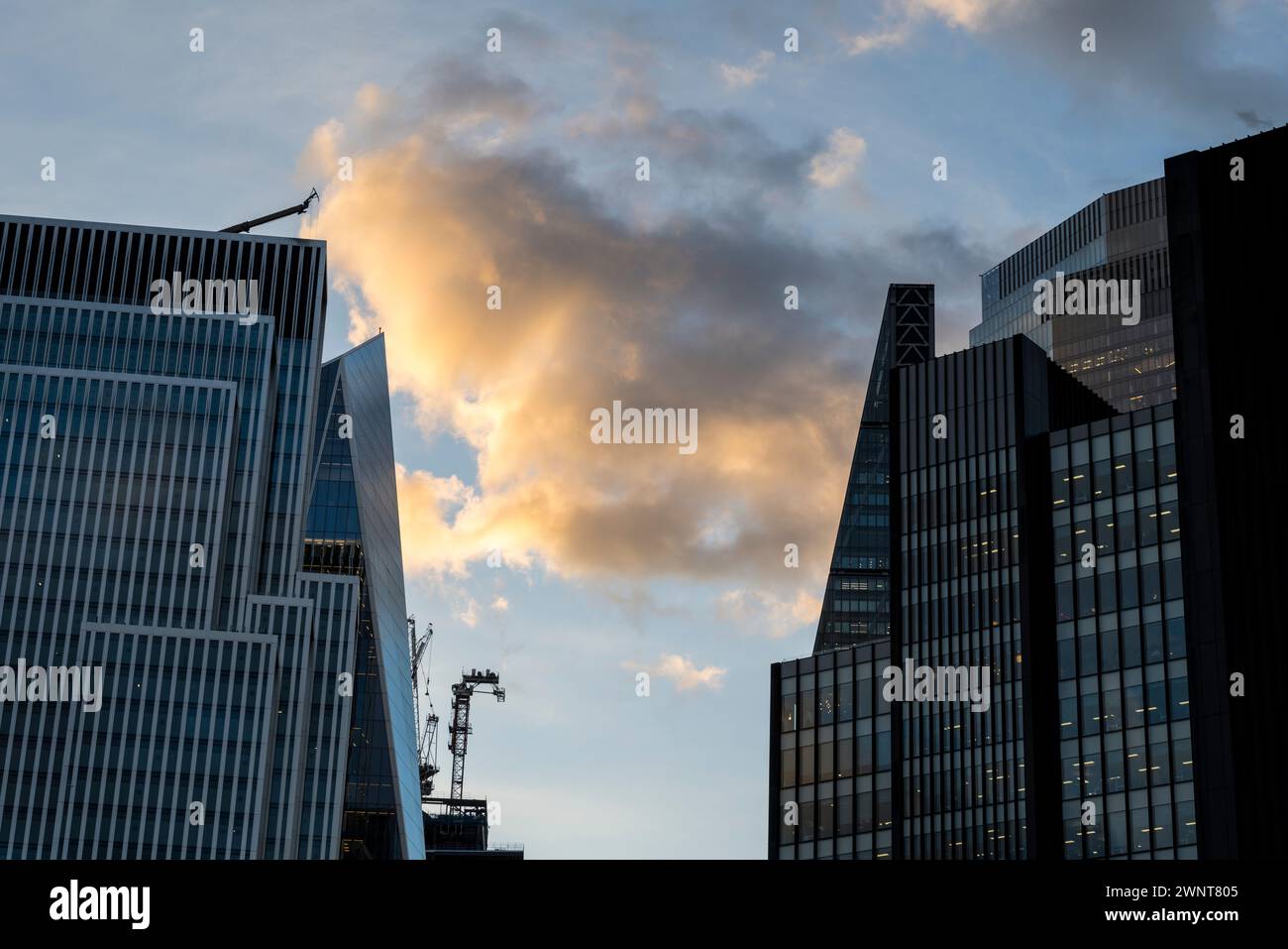 Sonnenuntergang in der City of London, London, England, Großbritannien, GB. Stockfoto