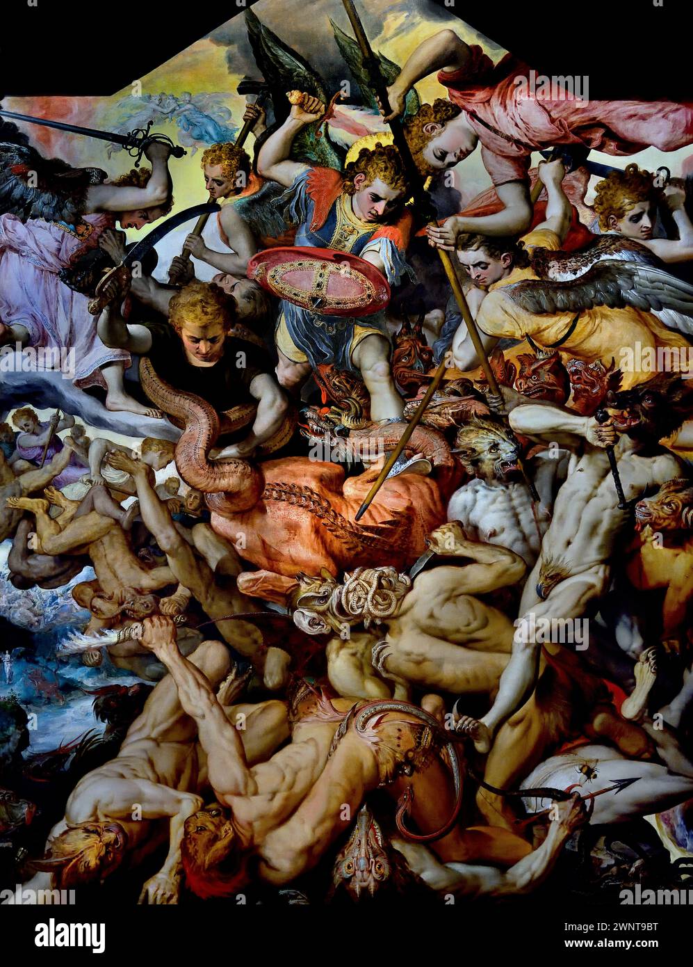 Der Fall der Rebel Angels 1554 Frans Floris I 1515-1570 Königliches Museum der Schönen Künste, Antwerpen, Belgien, Belgien. (Biblischer Kampf zwischen gut und Böse. Es ist ein dichtes Gewirr aus Armen, Beinen, Flügeln und Schwänzen. An der Spitze kämpfen die Gott treuen Engel mit dem Erzengel Michael als ihrem Hauptmann. Stockfoto