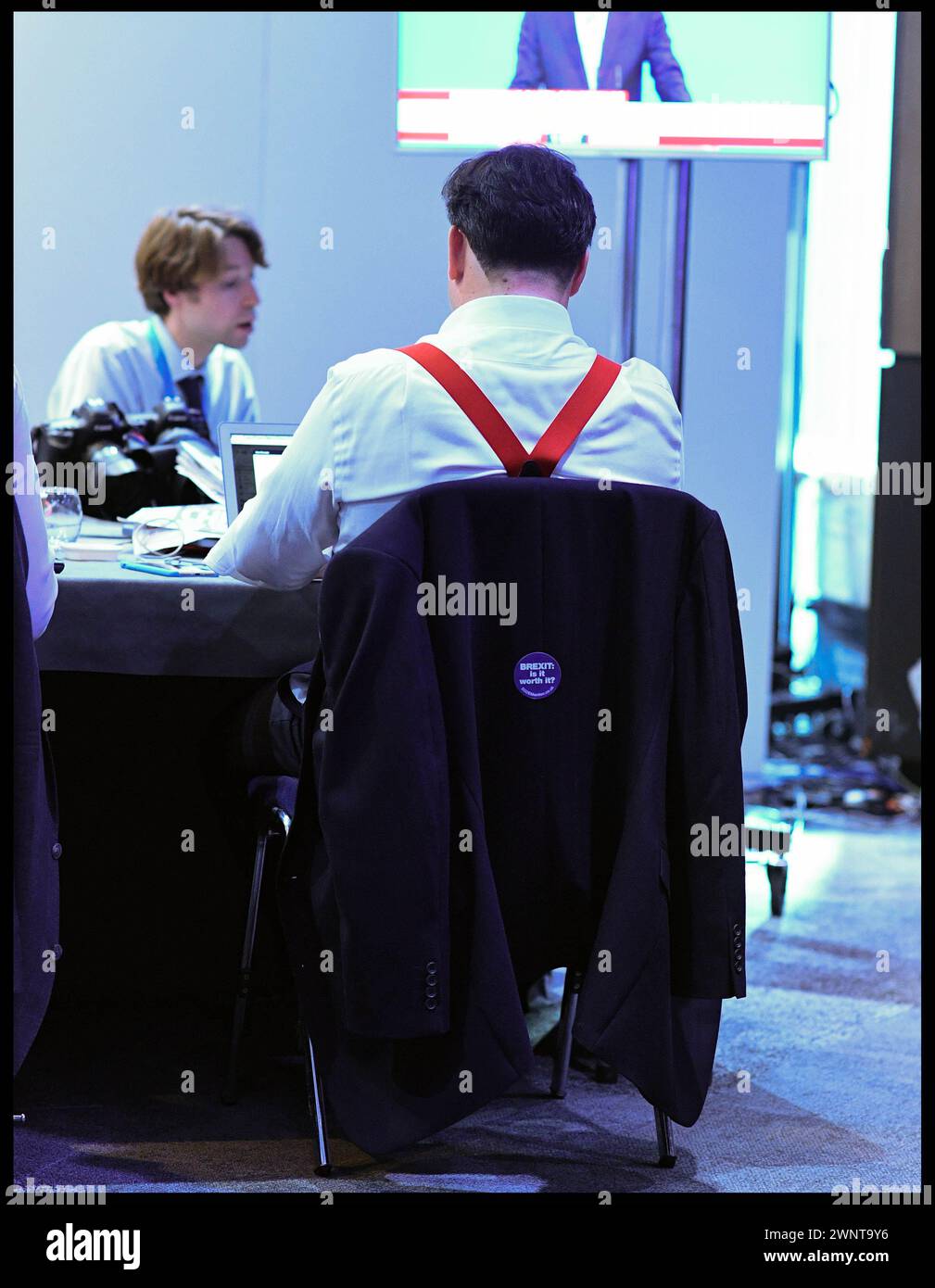 Image ©Lizenzierung an Parsons Media. 03/10/2018. London, Vereinigtes Königreich. Konservative Parteikonferenz 2018. Harry Cole und Contents Hide (Top) Early Life Karriere Persönliches Leben Referenzen externe Links James Forsyth nahm 2018 an der Konservativen Partei-Konferenz in Birmingham Teil. Foto von Andrew Parsons / Parsons Media Stockfoto