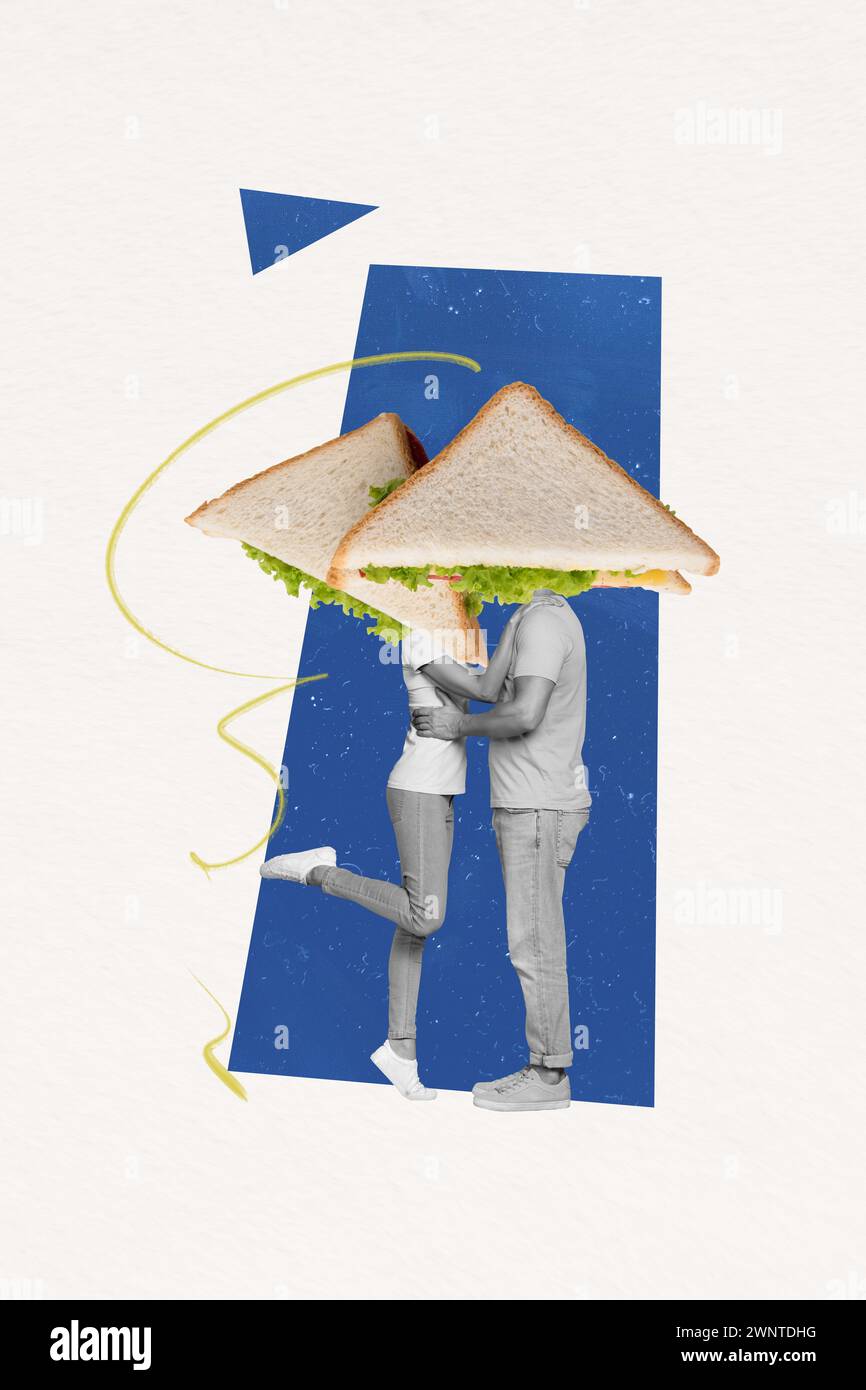 Vertikale Collage des kopflosen Familienpaares, das zusammen diät, essen Sandwiches mit Brottoast und Salatkäse auf weißem Hintergrund Stockfoto