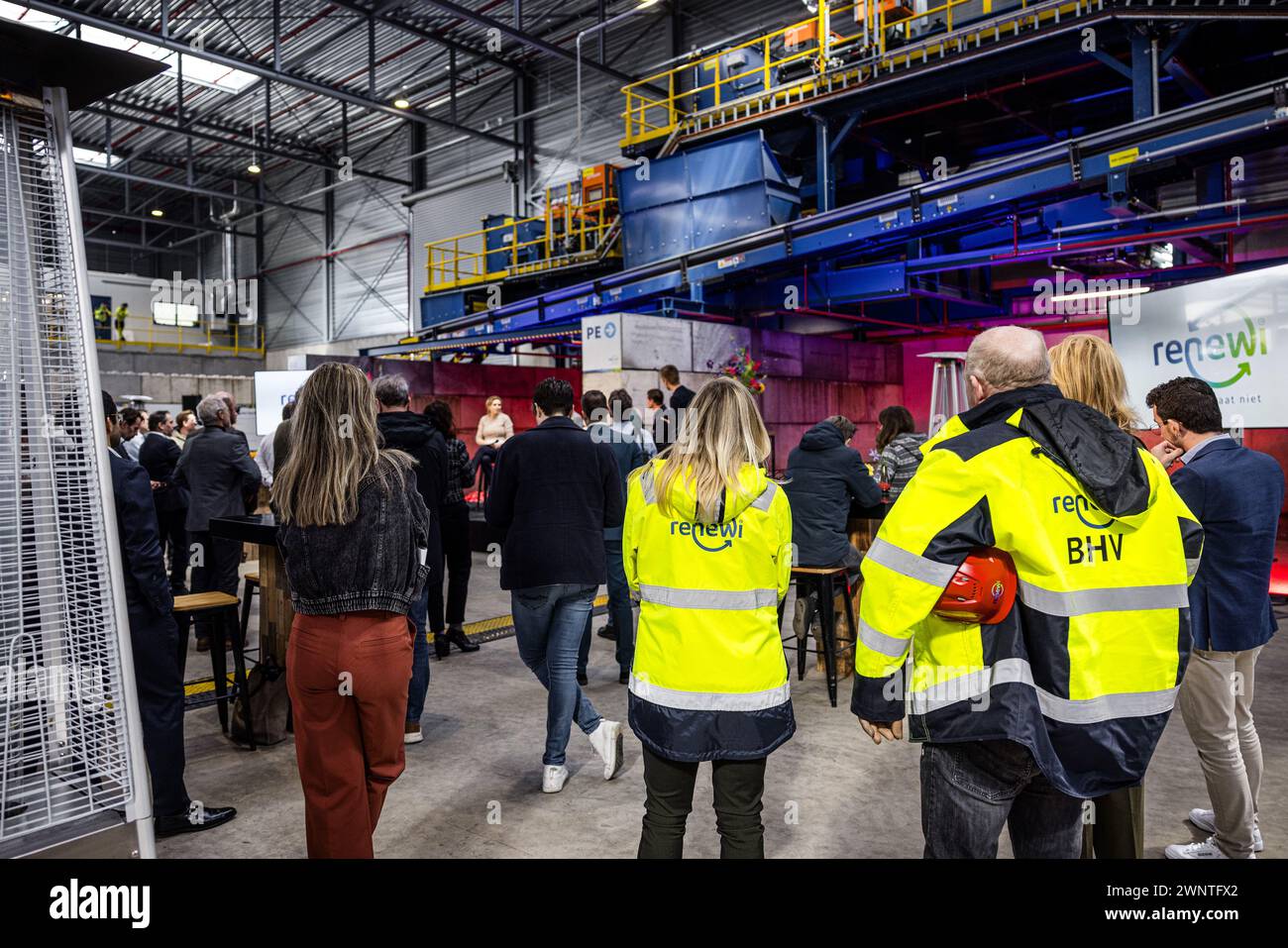 EINDHOVEN - Eröffnung der neuen Kunststoffsortieranlage des Abfallarbeiters Renewi. Nach Angaben des Unternehmens wird nur ein Drittel der Kunststoffabfälle recycelt. Mit der Eröffnung dieser Installation möchte Renewi diesen Prozentsatz erhöhen. ANP ROB ENGELAAR niederlande aus - belgien aus Stockfoto