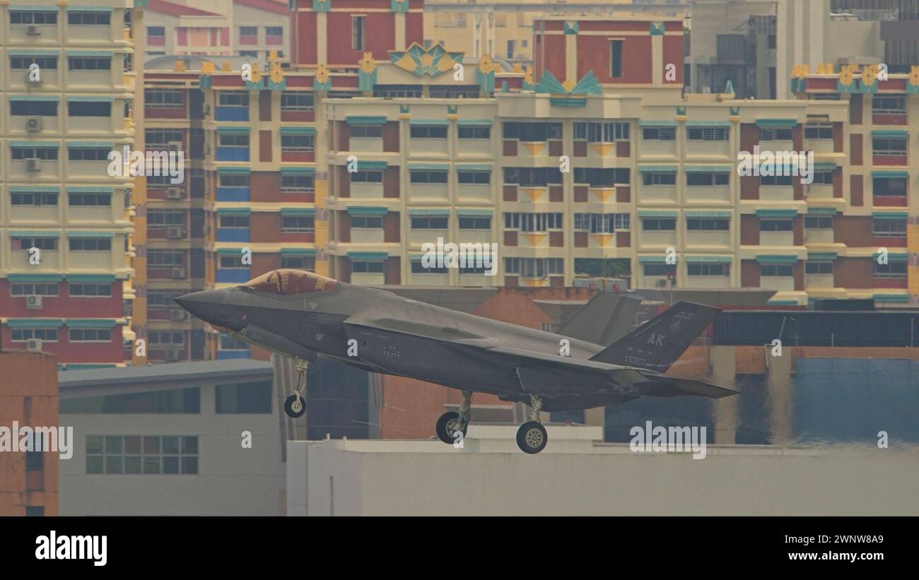 SINGAPUR - 6. MÄRZ 2024: USAF F-35A Lightning II Stealth Fighters of 356th Expeditionary Fighter Squadron (Green Demons) die Rückkehr zur Basis. Stockfoto