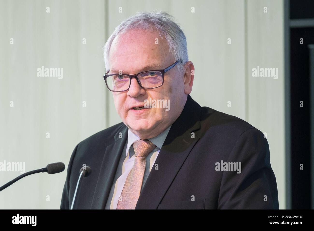 Johannes Hermanns, Kölner Polizeipräsident bei der Vorstellung und Eröffnung des digitalen Beratungs- und Präventionszentrum der Polizei Köln. *** annes Hermanns, Polizeipräsident Köln, bei der Präsentation und Eröffnung des Digitalen Beratungs- und Präventionszentrums der Polizei Köln. Nordrhein-Westfalen Deutschland, Deutschland GMS10918 Stockfoto