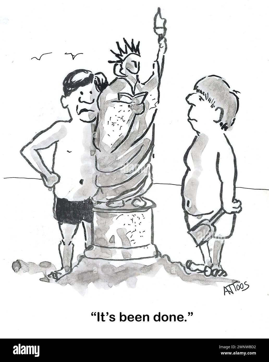 BW Cartoon von zwei Jungs im Urlaub, die eine Freiheitsstatue aus Strandsand gebaut haben. Stockfoto