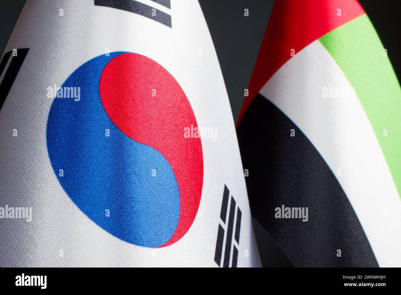 Nahaufnahme der Flaggen Südkoreas und der VAE. Stockfoto