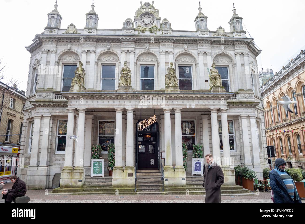 Ipswich, Suffolk, 4. März 2024, es gab einen blauen Himmel über dem Botaniker in Ipswich, Suffolk, wodurch es sich etwas wärmer anfühlte. Die Prognose bezieht sich auf die Cloud in den nächsten Tagen. Heute war es 9C, normalerweise sind es zu dieser Jahreszeit nur 7C. Quelle: Keith Larby/Alamy Live News Stockfoto