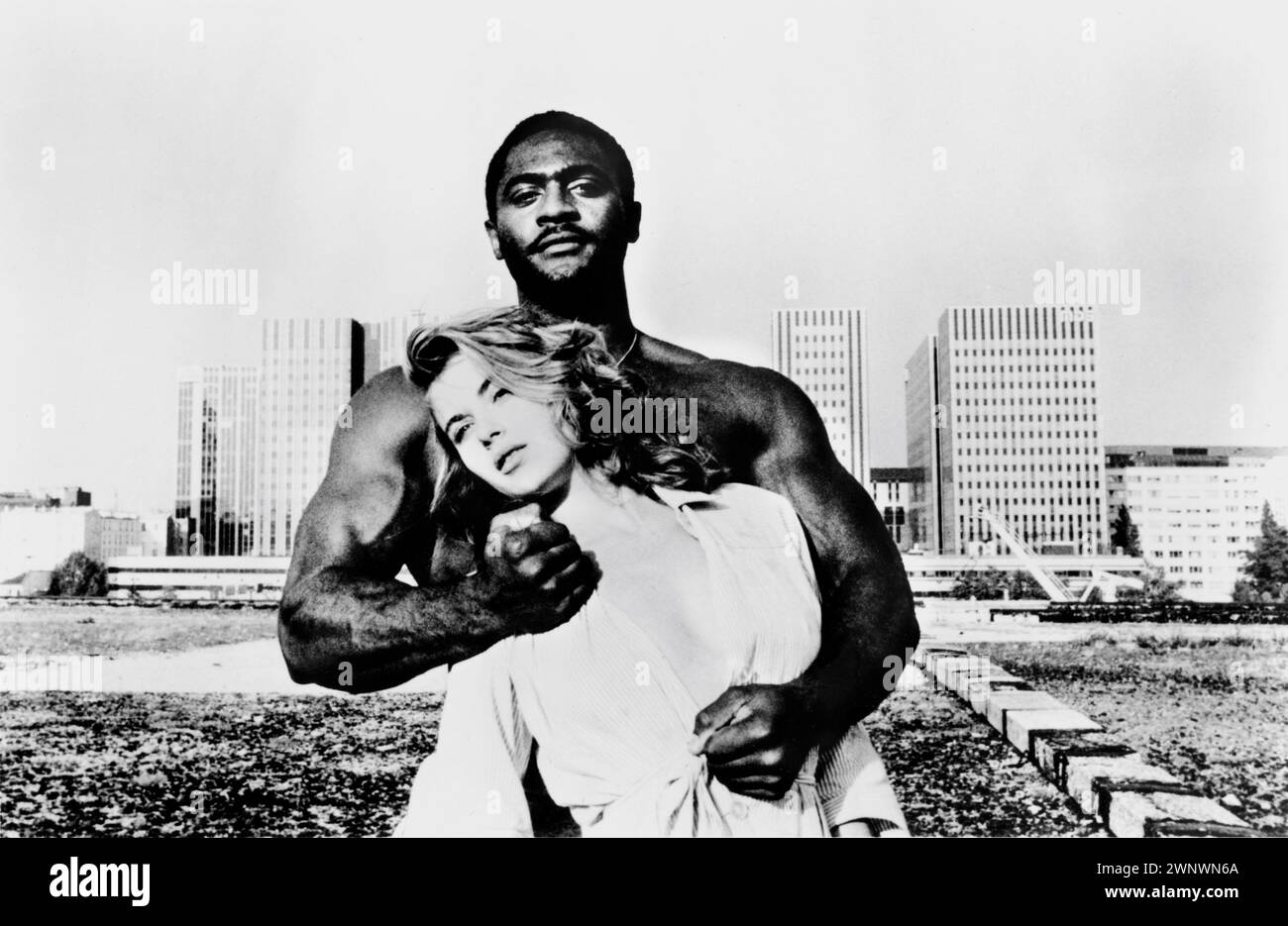 VALERIE ALLAIN mit Black Body Builder im Segment ARMIDE unter der Regie von JEAN-LUC GODARD in ARIA 1987 ein Kompendium von 10 Kurzfilmen mit Arien verschiedener Komponisten UK-USA Koproduktion A Don Boyd Produktion / Lightyear Entertainment / Virgin Vision Stockfoto