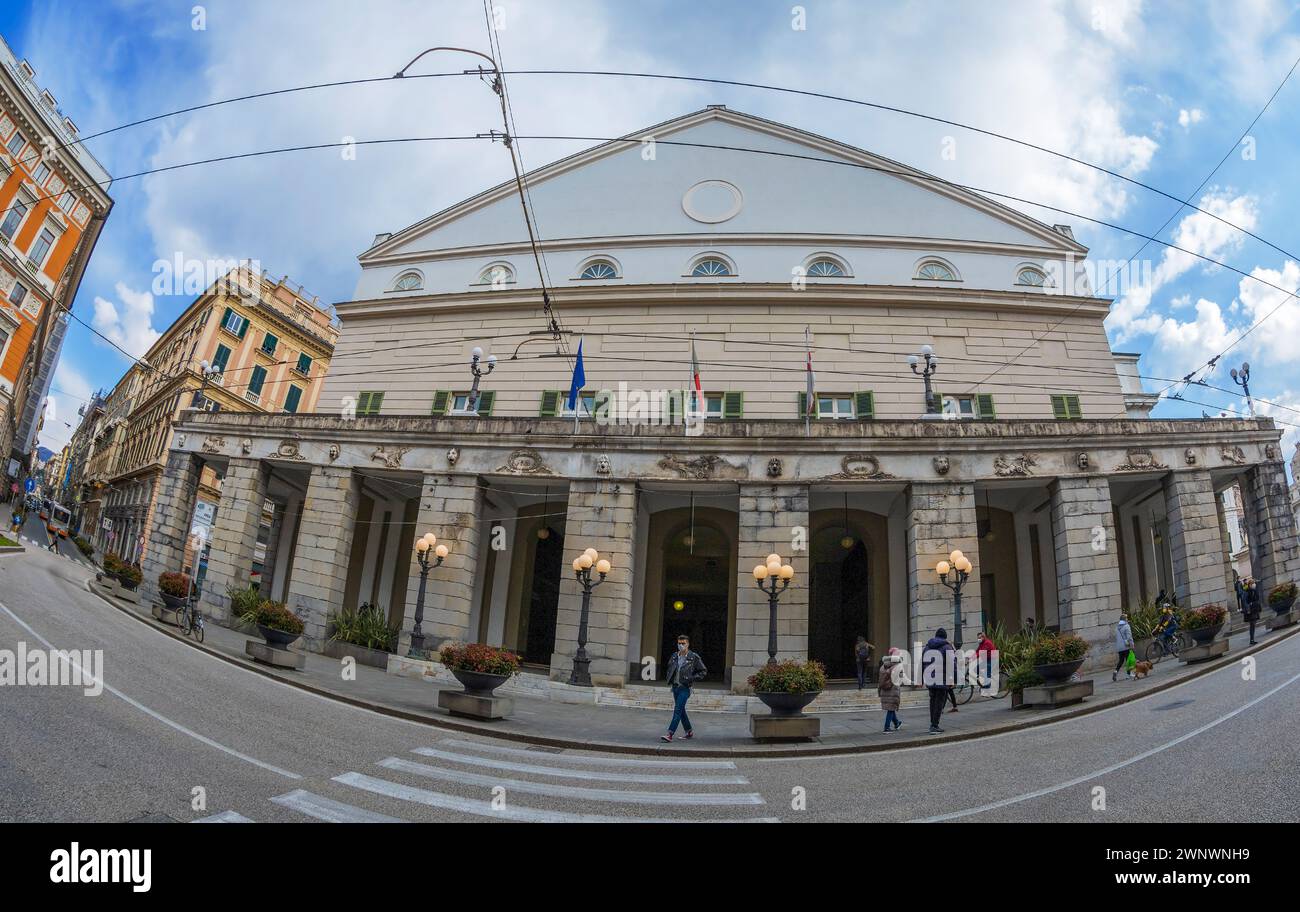 GENUA, ITALIEN - 20. MÄRZ 2021: Les Ballets Trockadero in der Via Roma, in der Nähe des Garibaldi-Denkmals in Largo Sandro Pertini und des Carlo Felice Theaters. Stockfoto