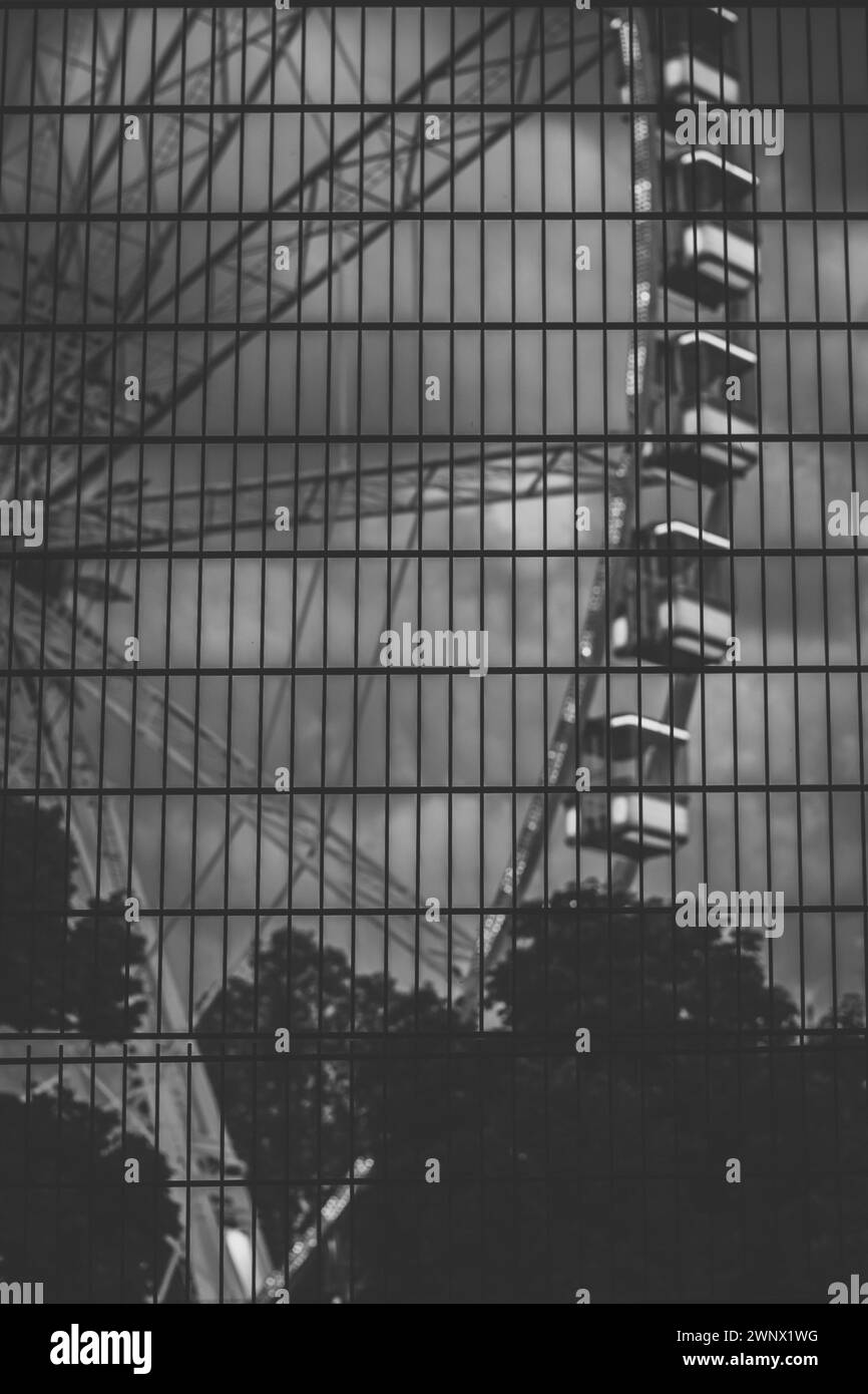 Riesenrad von Budapest an einem bewölkten regnerischen Tag, Budapest Eye Stockfoto