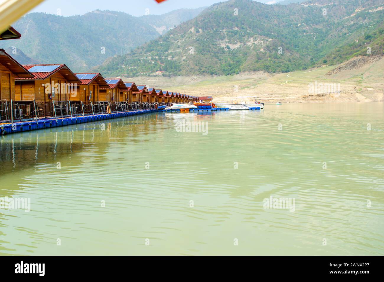 Schwimmende Hütten am tehri See, schwimmendes Resort am tehri See, Uttarakhand, Indien. Malediven von indien. Tehri See in Uttarakhand, indien Stockfoto