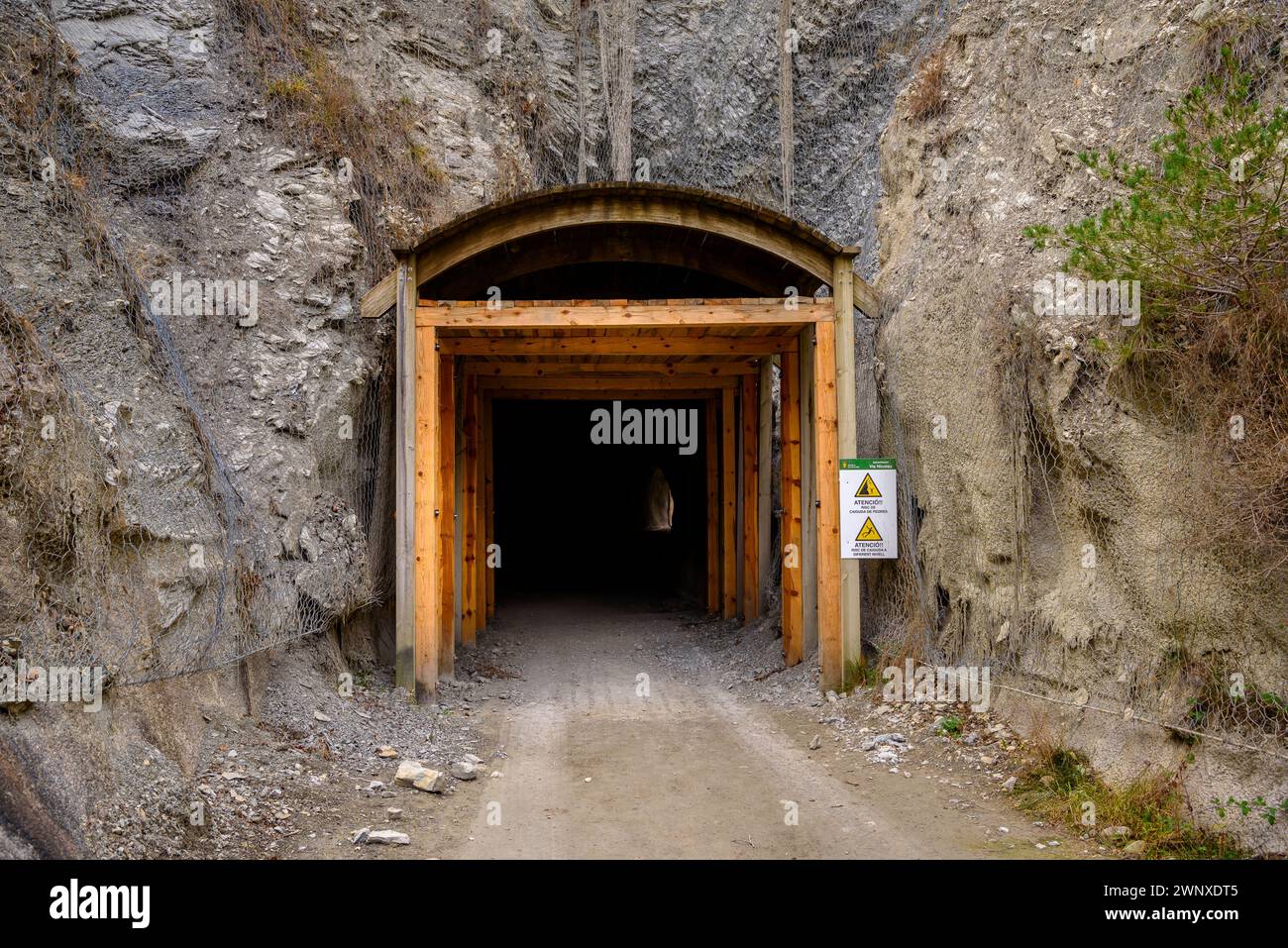 Tunnel auf der Via Nicolau in der Nähe von Bagà durch die alte Zugstrecke (Berguedà, Barcelona, Katalonien, Spanien) ESP: Túnel en la Via del Nicolau Stockfoto