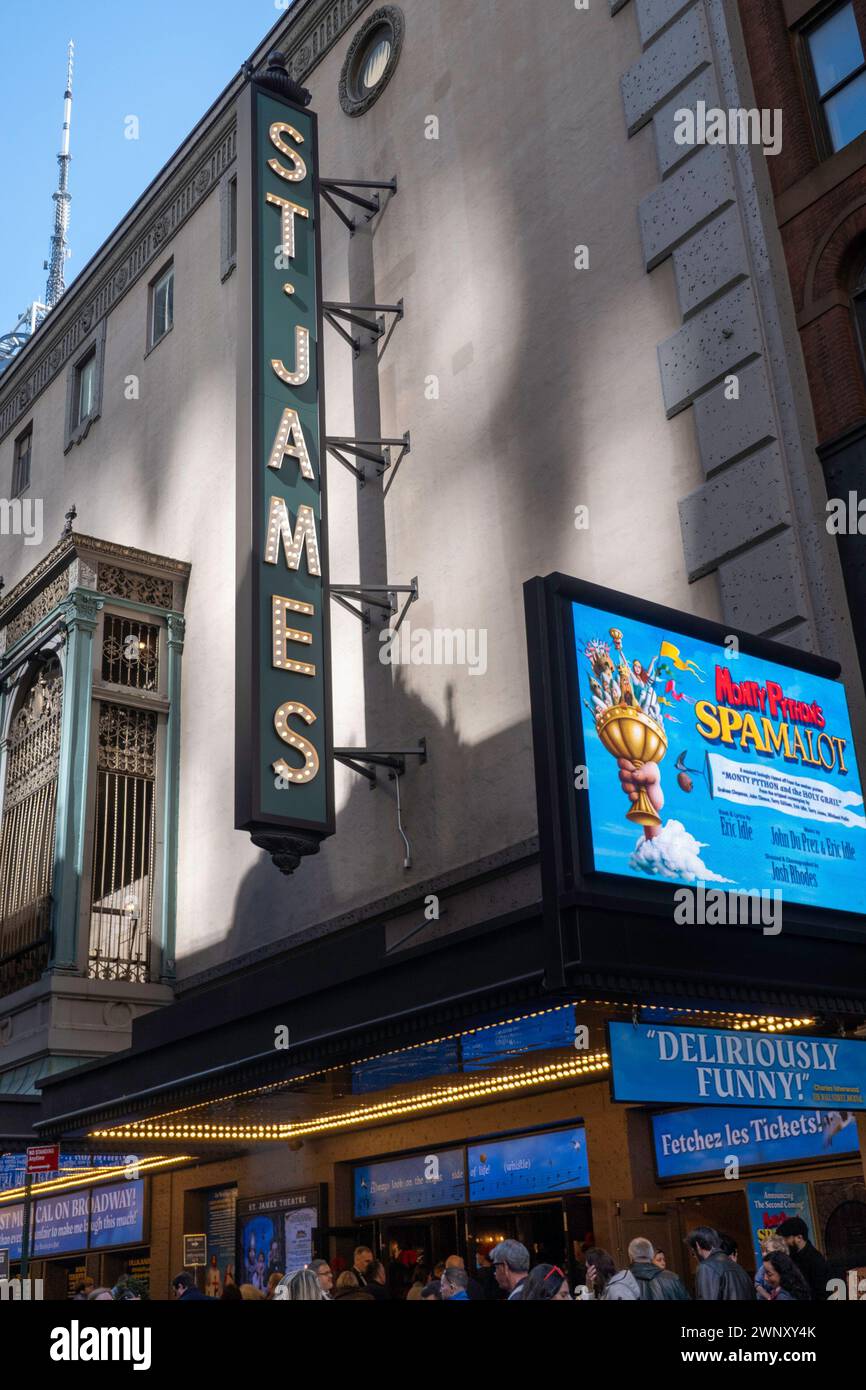 Monty Python's Spamalot spielt in der St. James Theatre in New York City, 2024, USA Stockfoto