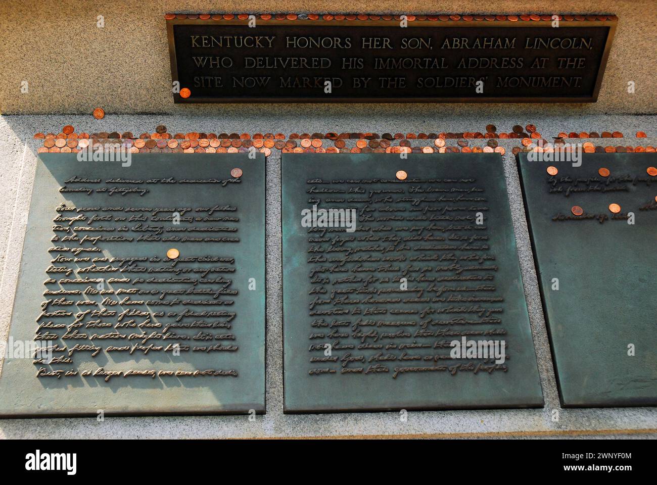 Lincoln Pennies sind auf dem Text von Präsident Abraham Lincolns Gettysburg Address in Gettysburg, Pennsylvania, gelegt Stockfoto