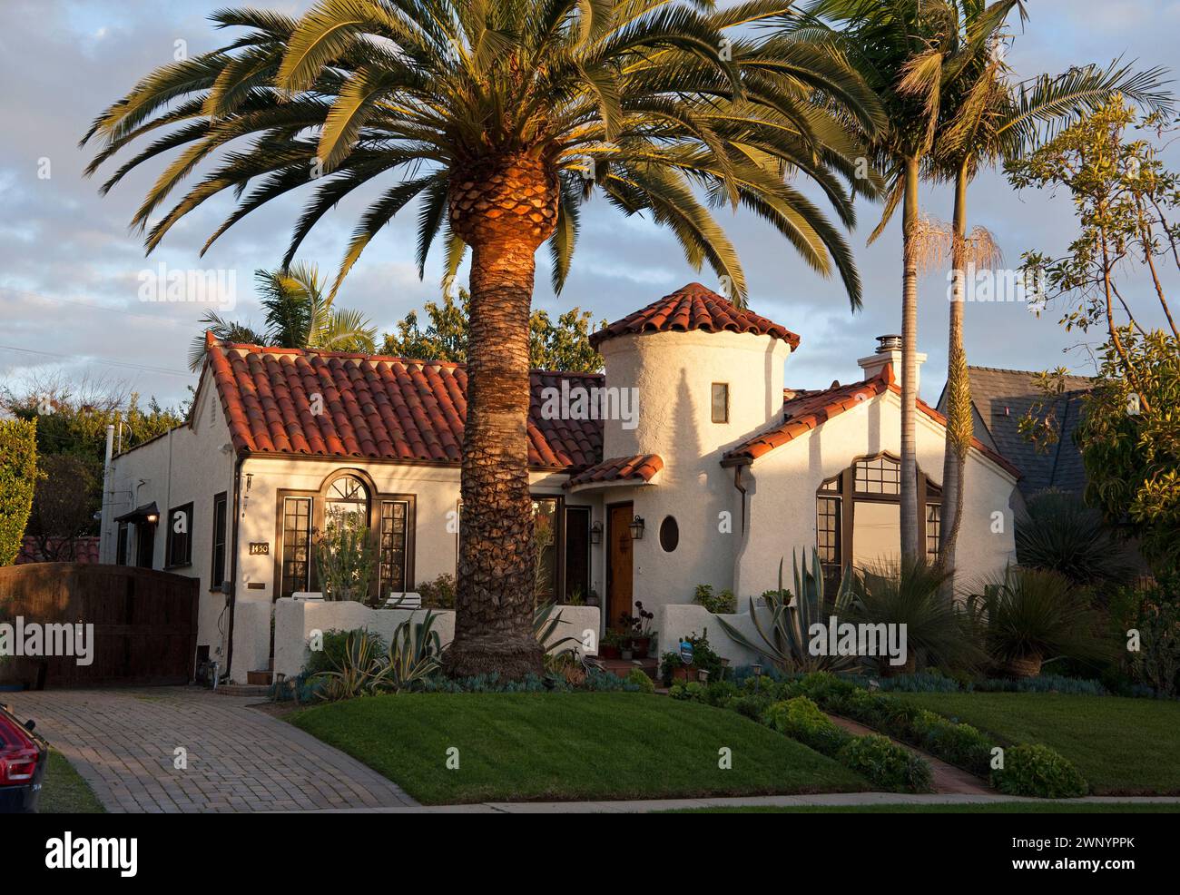 Haus; Haus; Architektur; Spanisch; Stil; typisch; ikonisch; Palme, Hollywood; West Hollywood; los Angeles; Kalifornien; USA Stockfoto
