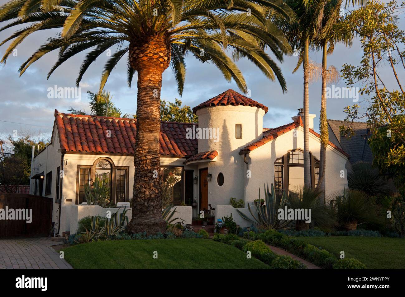 Haus; Haus; Architektur; Spanisch; Stil; typisch; ikonisch; Palme, Hollywood; West Hollywood; los Angeles; Kalifornien; USA Stockfoto