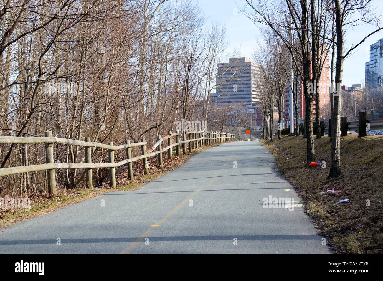 Der Barrington Greenway, ein gepflasterter Mehrzweckradweg in Halifax, Nova Scotia, Kanada. Teil des integrierten Mobilitätsplans (IMP)-Radwegenetzes. Stockfoto