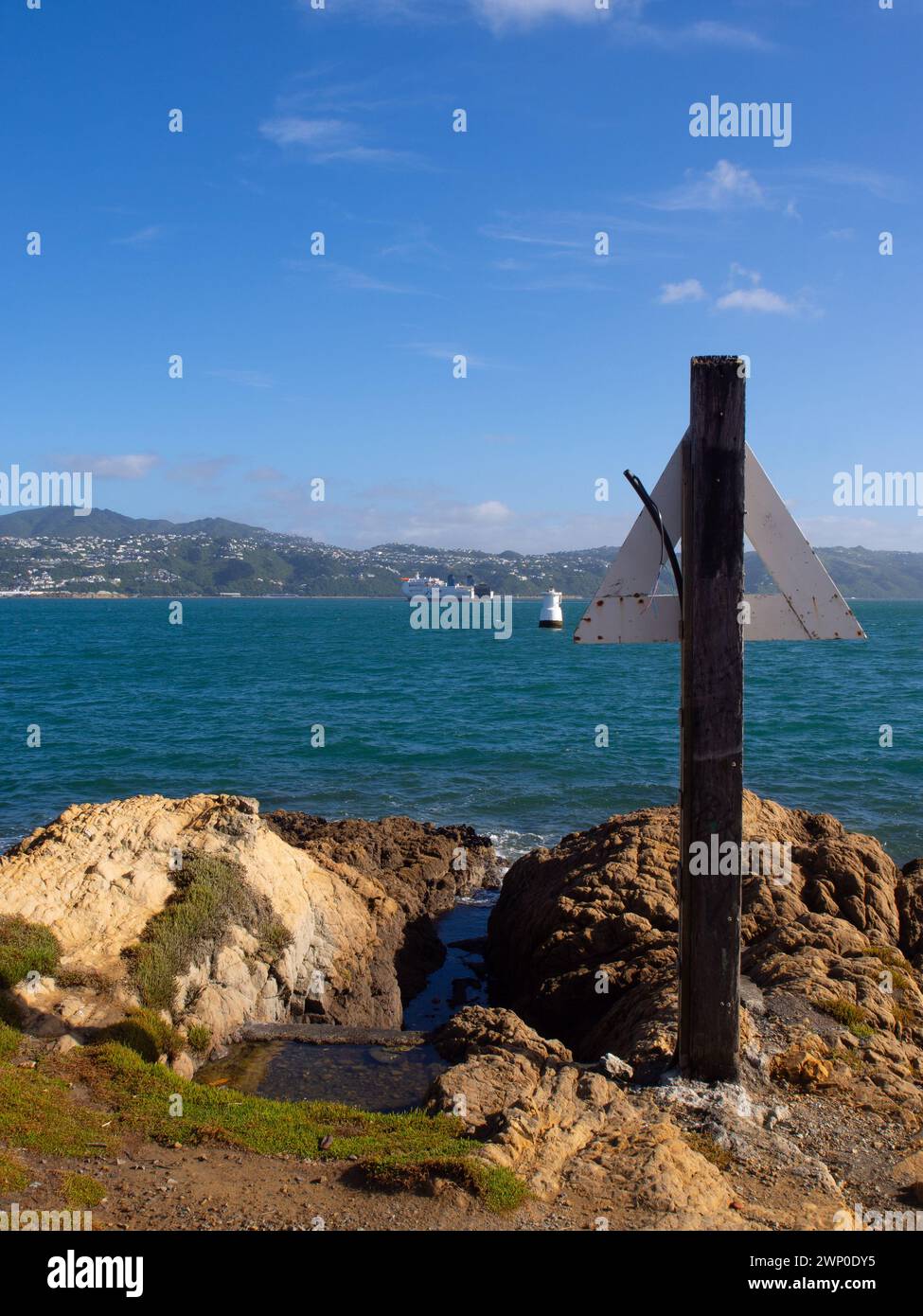 Markierungsposten An Der Küste Stockfoto