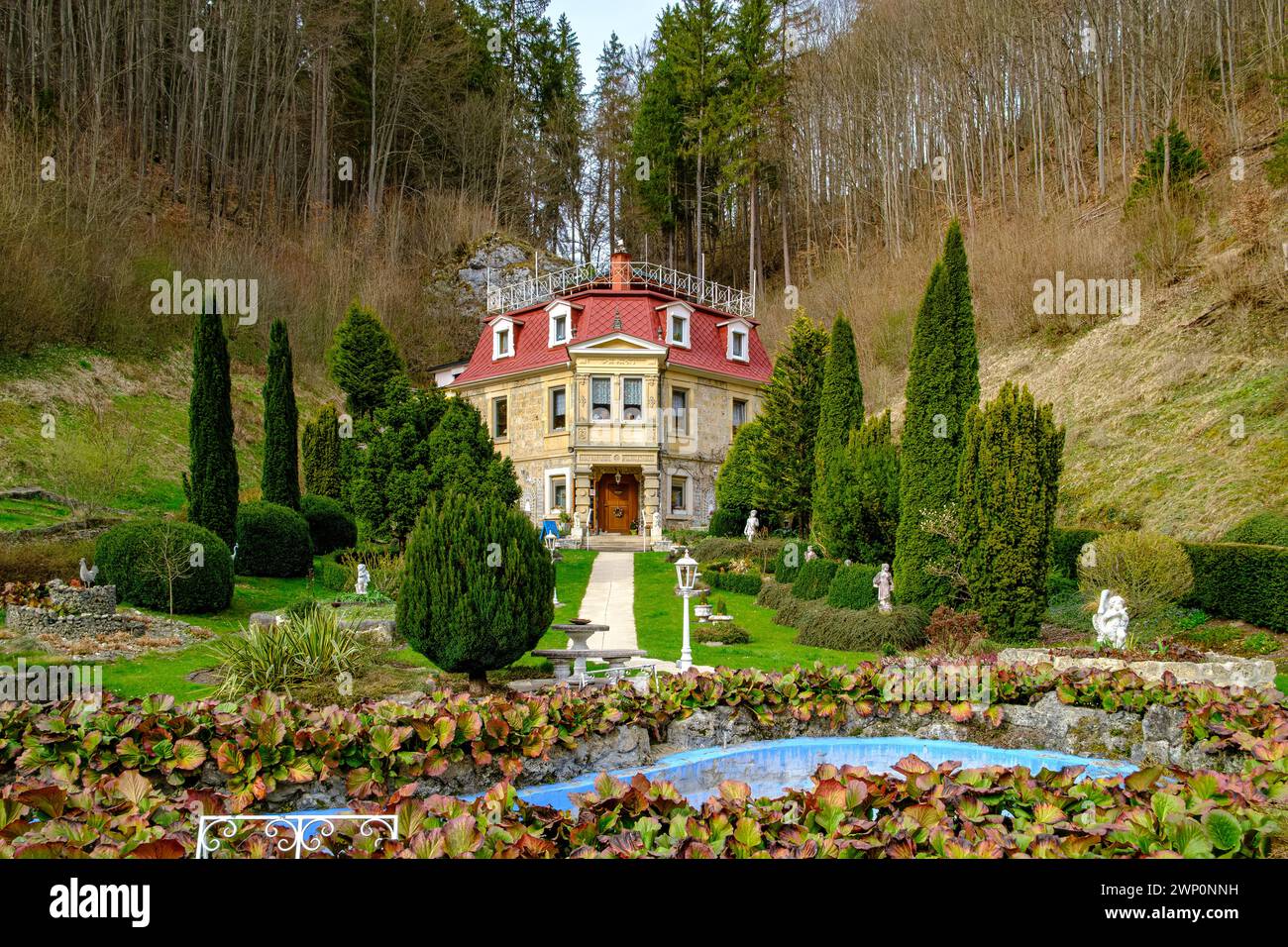 Schlössle Seeburg, ein beliebtes gastronomisches Ausflugsziel auf der Schwäbischen Alb, Seeburg, Bad Urach, Baden-Württemberg, Deutschland. Stockfoto