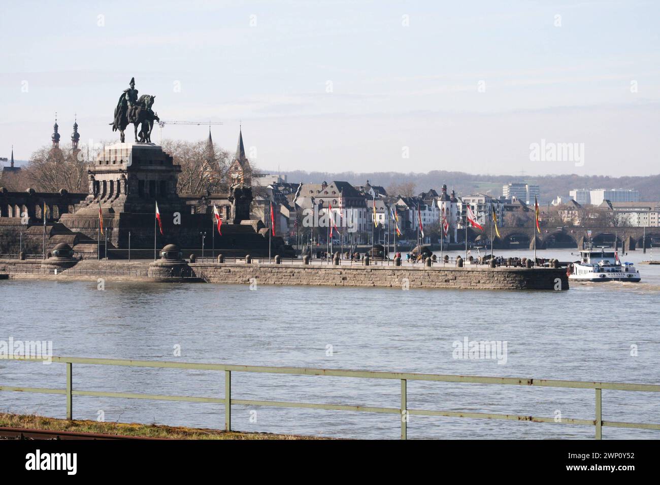 Kaiser-Wilhelm-Denkmal am Deutschen Eck das Kaiser-Wilhelm-Denkmal am Deutschen Eck in Koblenz wurde in den Jahren 1895 bis 1897 im Monumentalstil errichtet. *** Kaiser-Wilhelm-Denkmal am Deutschen Eck das Kaiser-Wilhelm-Denkmal am Deutschen Eck in Koblenz wurde zwischen 1895 und 1897 im monumentalen Stil errichtet Copyright: XStopperx/xEibner-Pressefotox EP asr Stockfoto