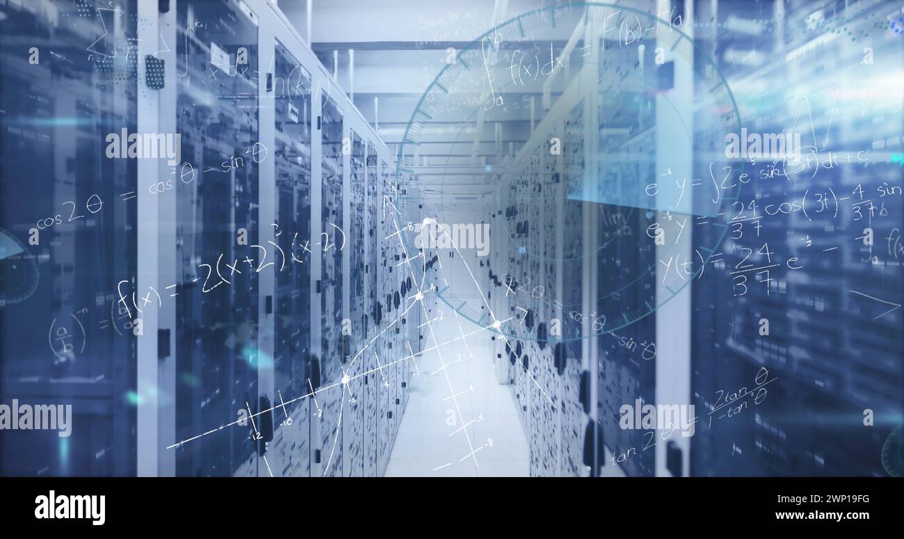 Bild von mathematischen Gleichungen und Datenverarbeitung über Computerserver Stockfoto