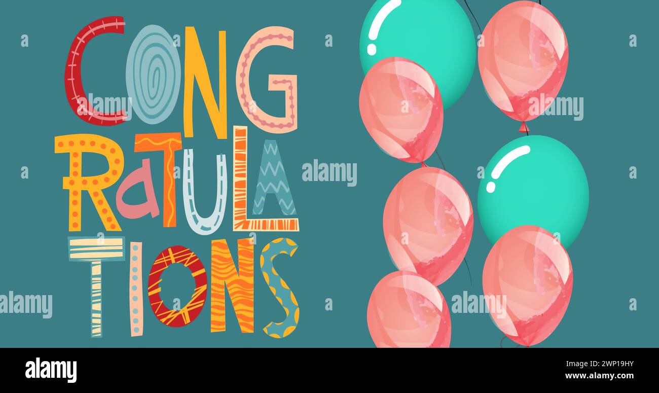 Bild: Glückwunschtext über bunten Ballons auf grünem Hintergrund Stockfoto