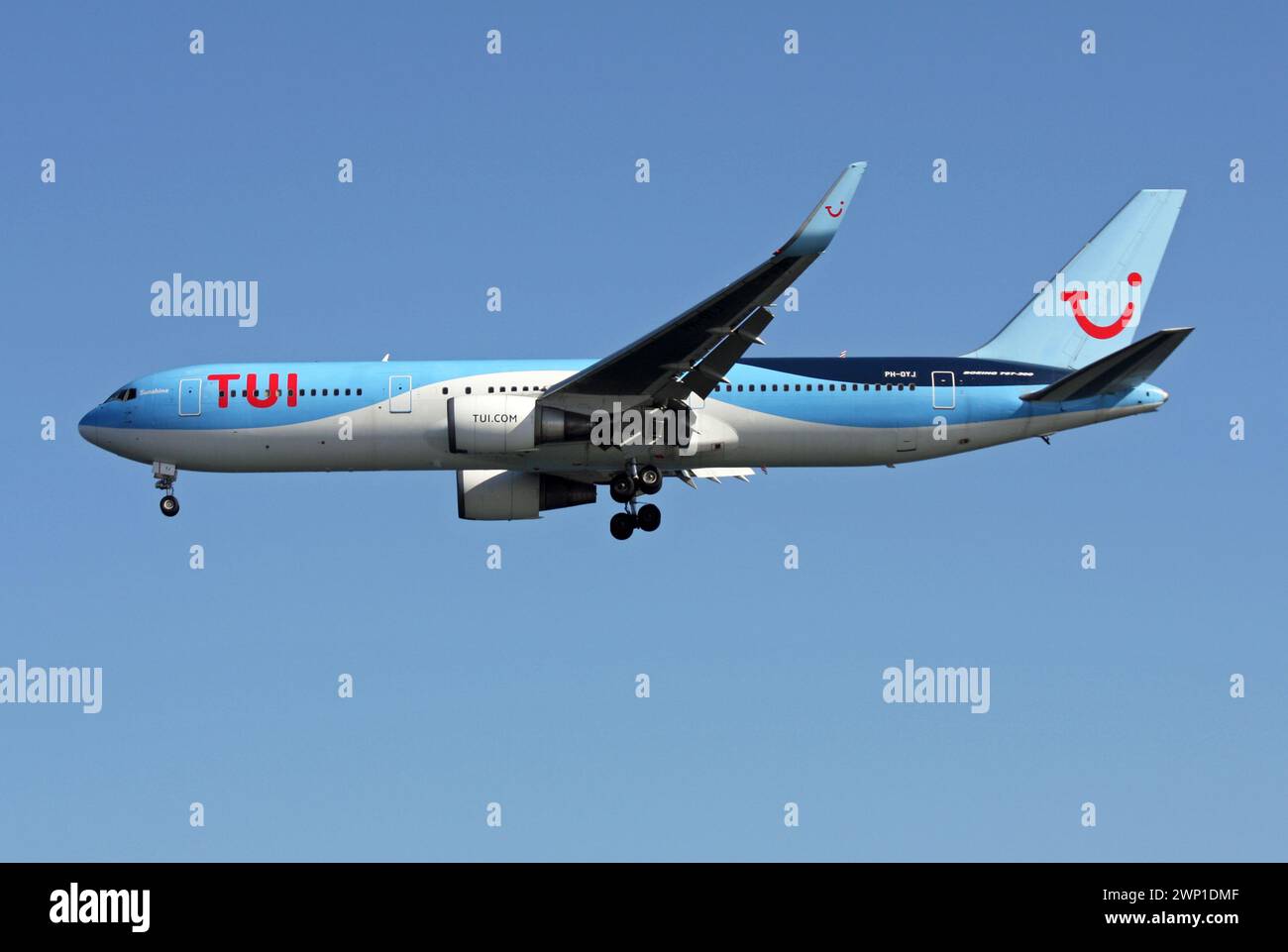 Eine Boeing 767-300 von TUI kommt auf Lanzarote Arrecife Flughafen Kanarische Inseln an Stockfoto