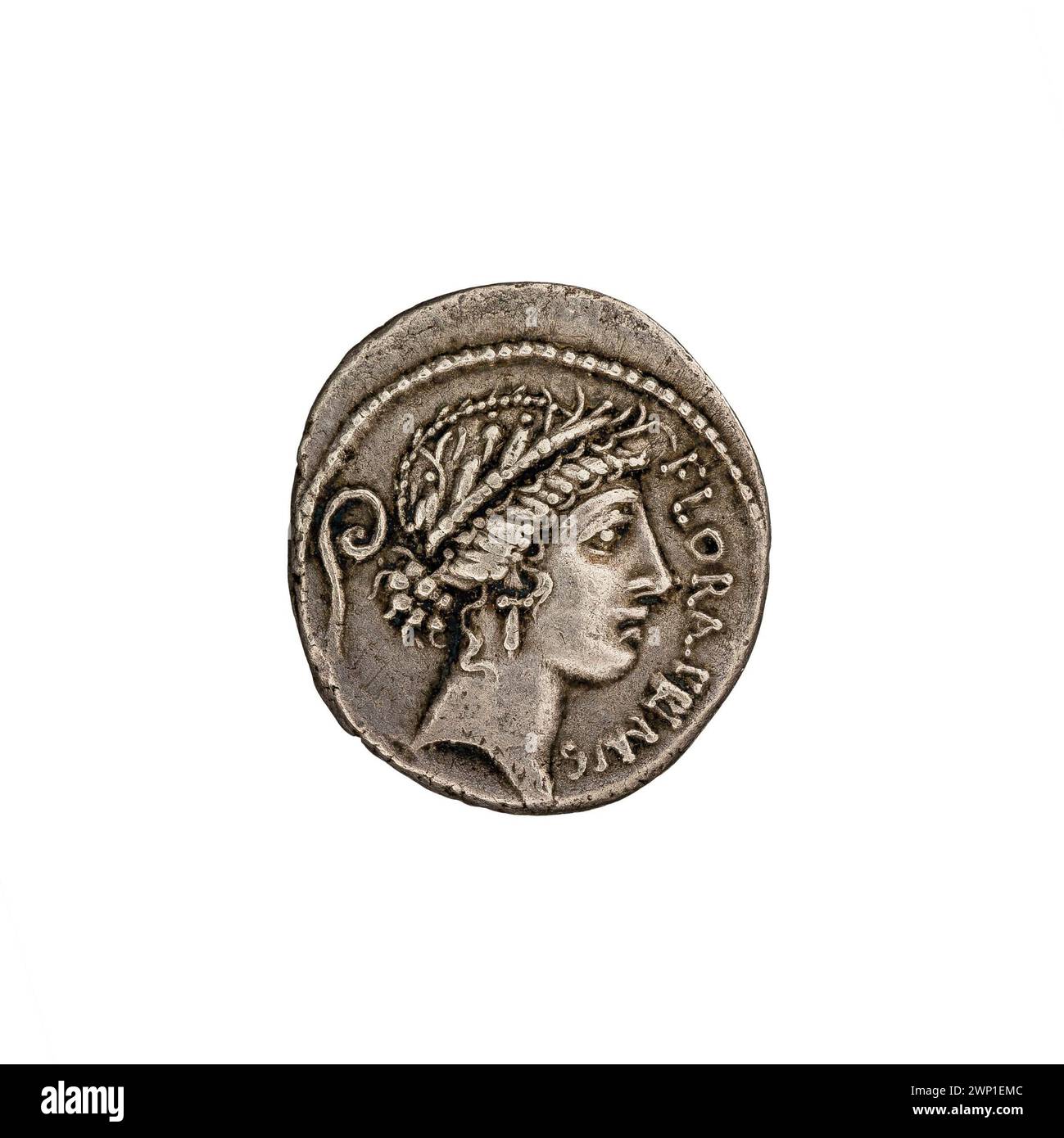 Römischer Denar von 57 v. Chr. von C. Servilius, mit Flora, Lituus und Schwertern, mit Kaufprovenienz und historischer Bedeutung. Stockfoto